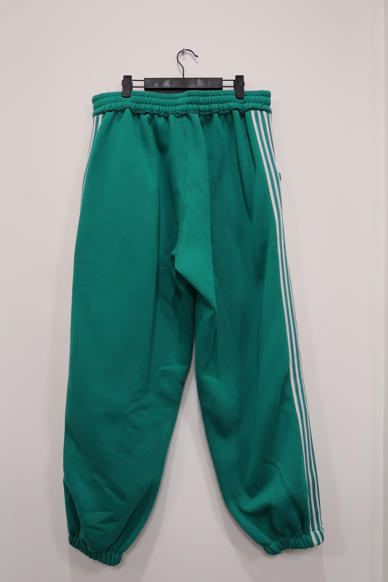 The GV Gallery GV Gallery Raspberry Hills Green Lil Leon Scrunch Sweats Size US 32 / EU 48 - 2 Thumbnail