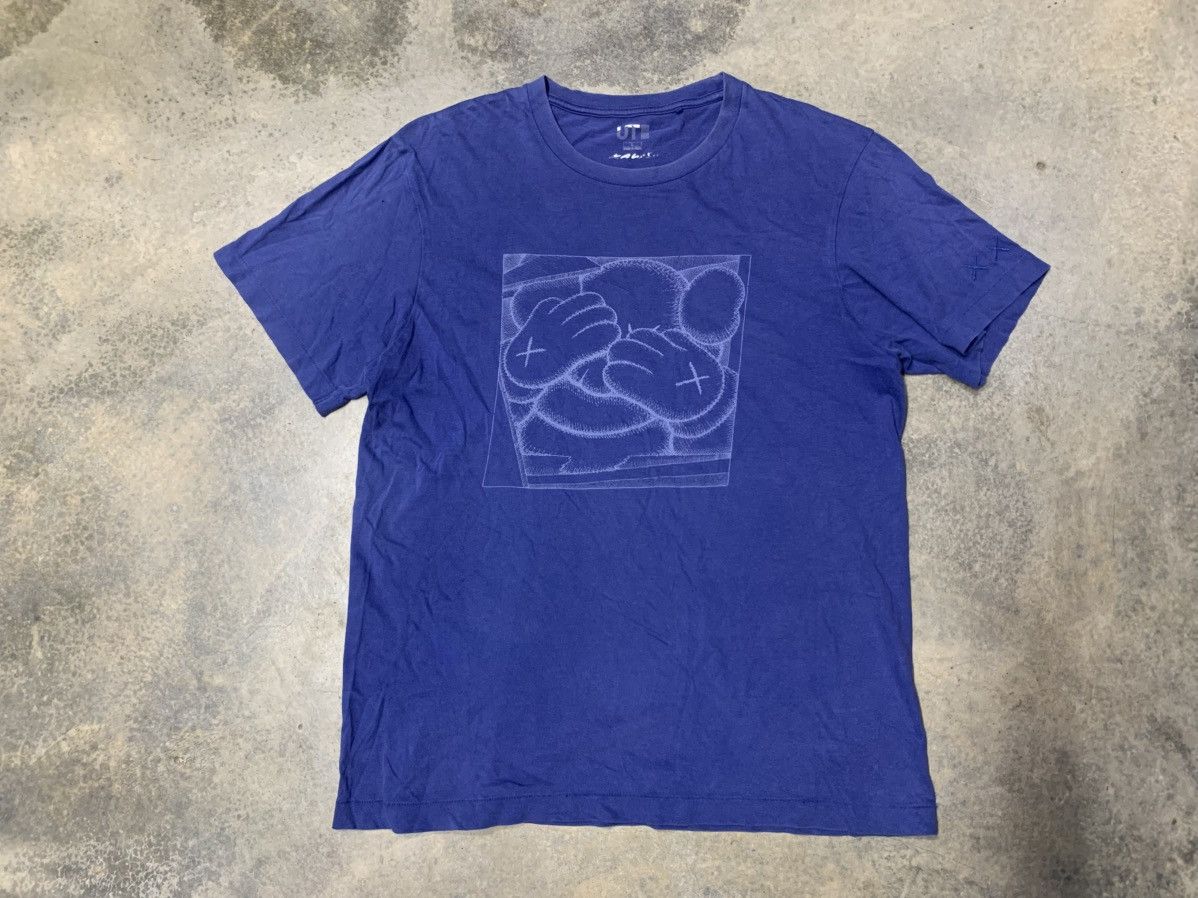 Kaws × Uniqlo Kaws Uniqlo Faded Distressed tee Size US M / EU 48-50 / 2 - 1 Thumbnail