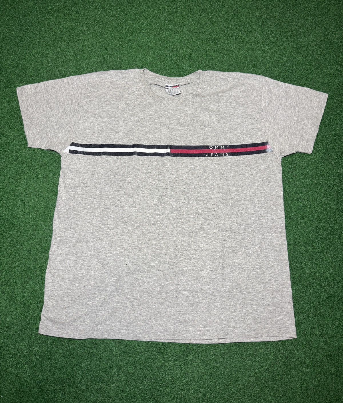 Tommy Hilfiger Vintage Tommy Hilfiger 90s Flag Logo Large Grey T Shirt Size US L / EU 52-54 / 3 - 1 Thumbnail