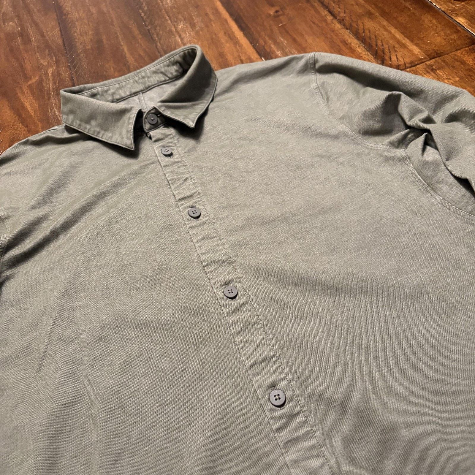 Lululemon Lululemon Shirt Mens Large Green Solid Button Up Long Sleeve Size US L / EU 52-54 / 3 - 4 Thumbnail