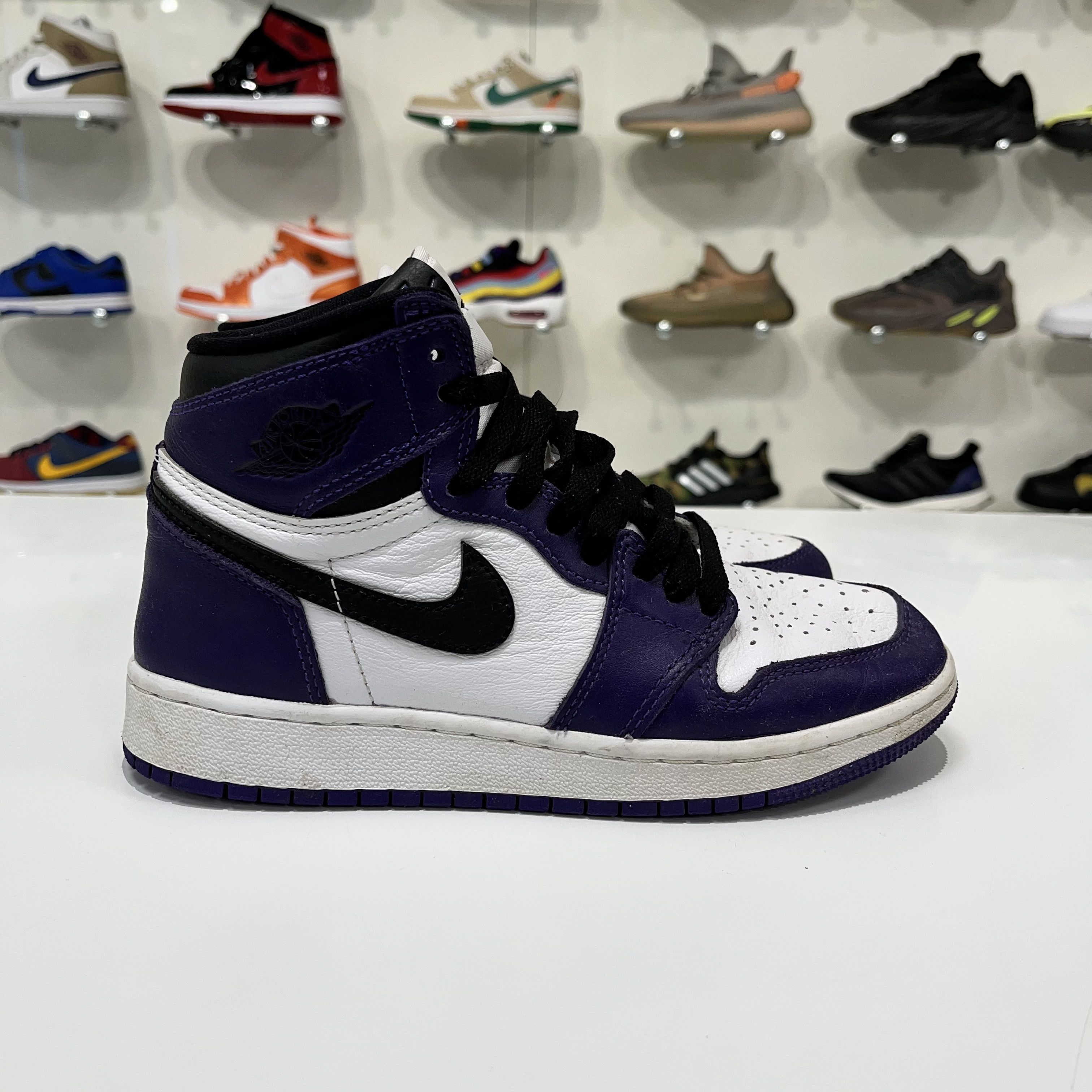 Nike Jordan 1 Retro High Court Purple White (GS) Size US 4 / IT 34 - 7 Thumbnail