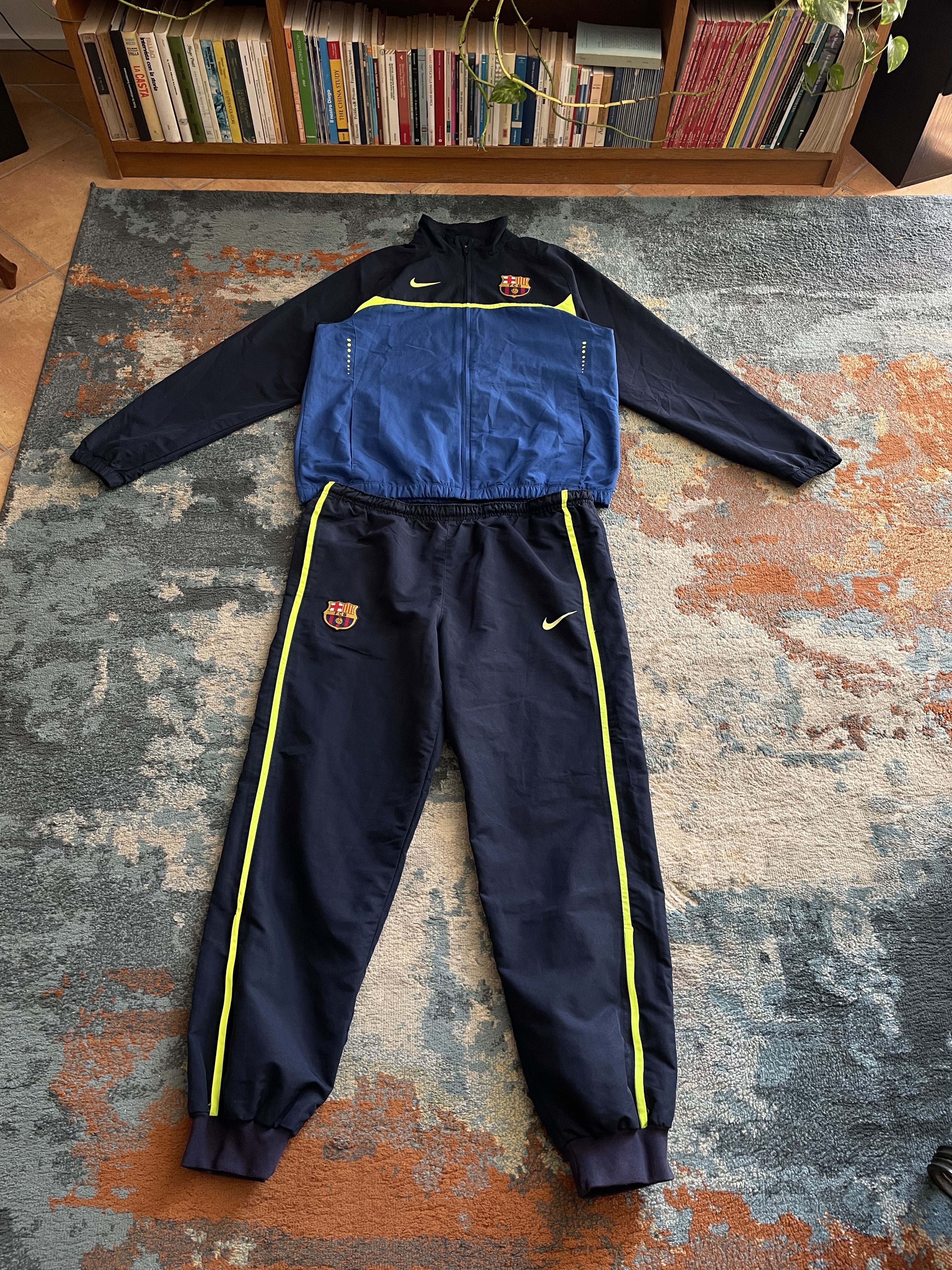 Nike Nike Barcelona Vintage Nylon 2010 Tracksuit Size US 34 / EU 50 - 1 Thumbnail