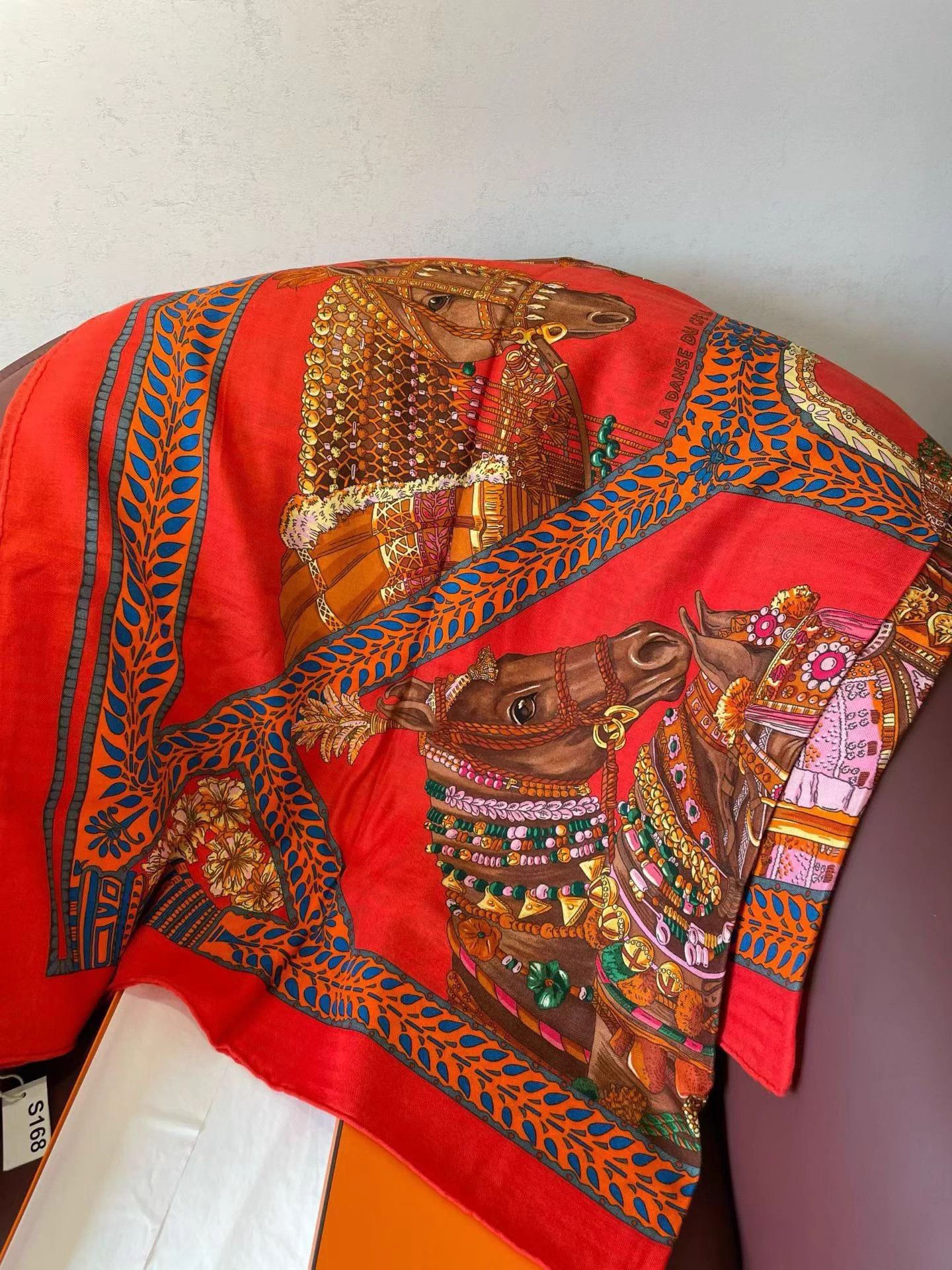 Hermes Hermès 140x140 unused shawl with box Size ONE SIZE - 4 Thumbnail