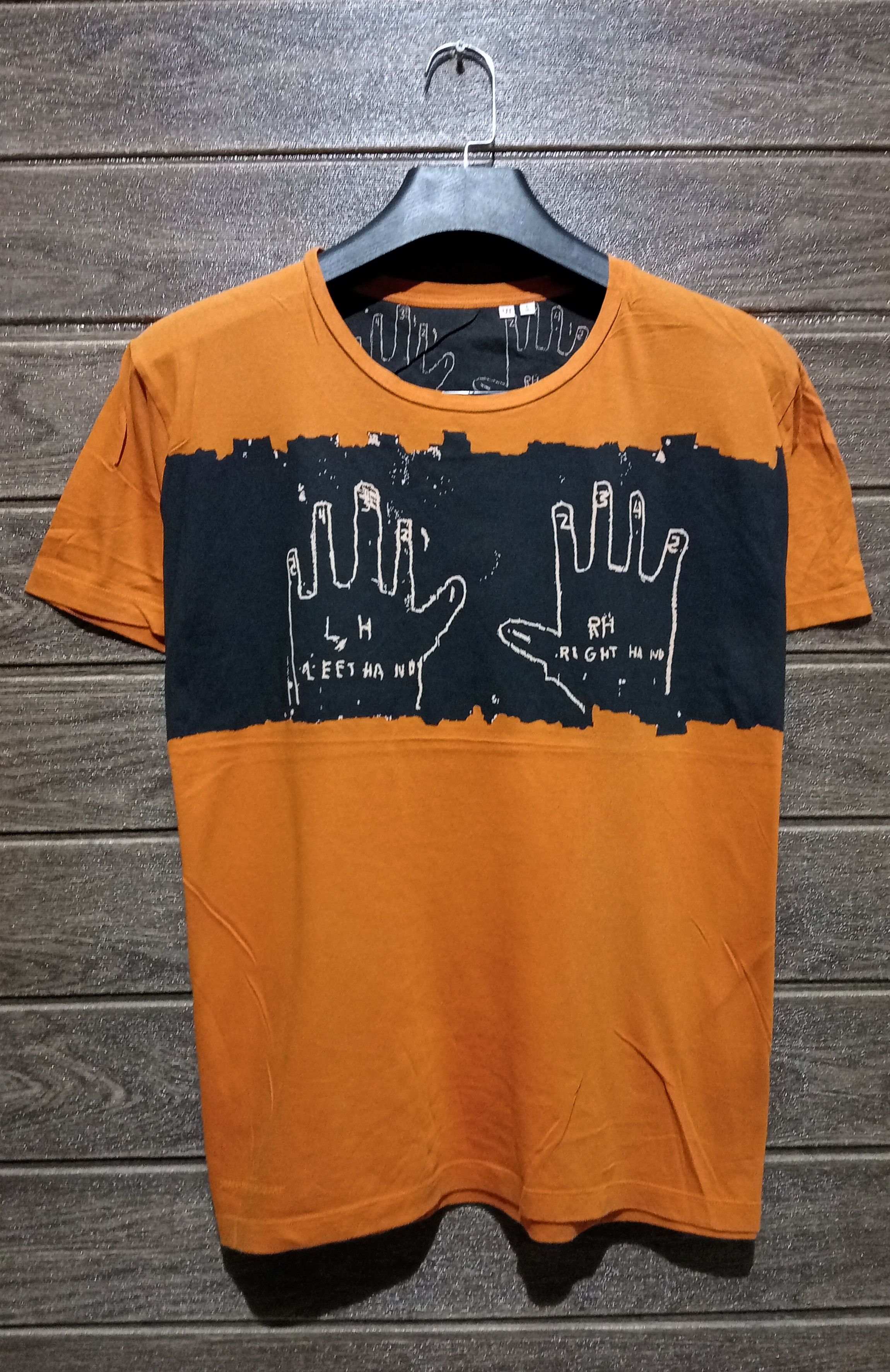 Jean-Michel Basquiat Jean Michel Basquiat X Uniqlo Left and Right Hand Art Tee Size US L / EU 52-54 / 3 - 1 Thumbnail