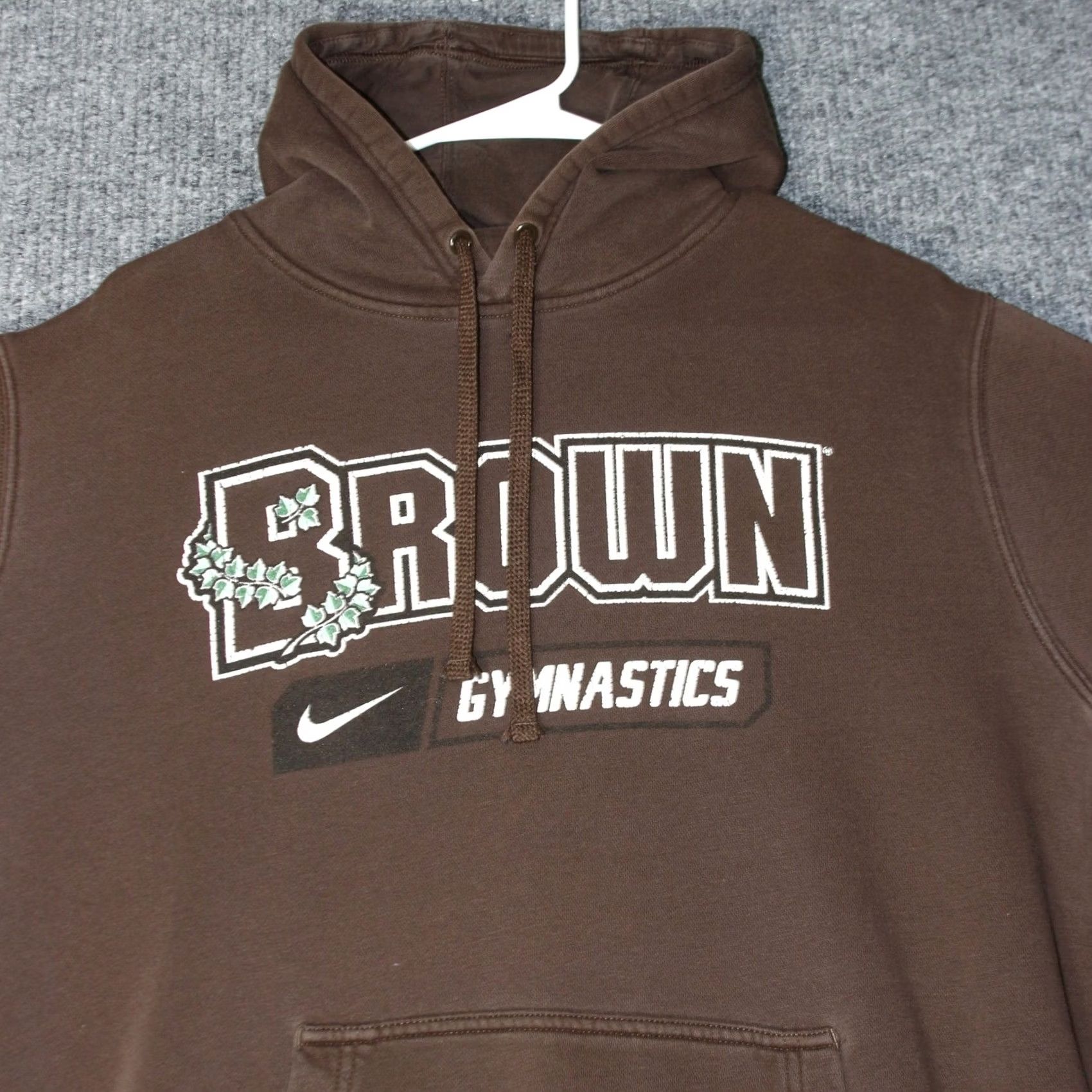 Nike VINTAGE Brown University Gymnastics Nike Hoodie Mens L Brown Ivy League Sportswear Size US L / EU 52-54 / 3 - 4 Thumbnail
