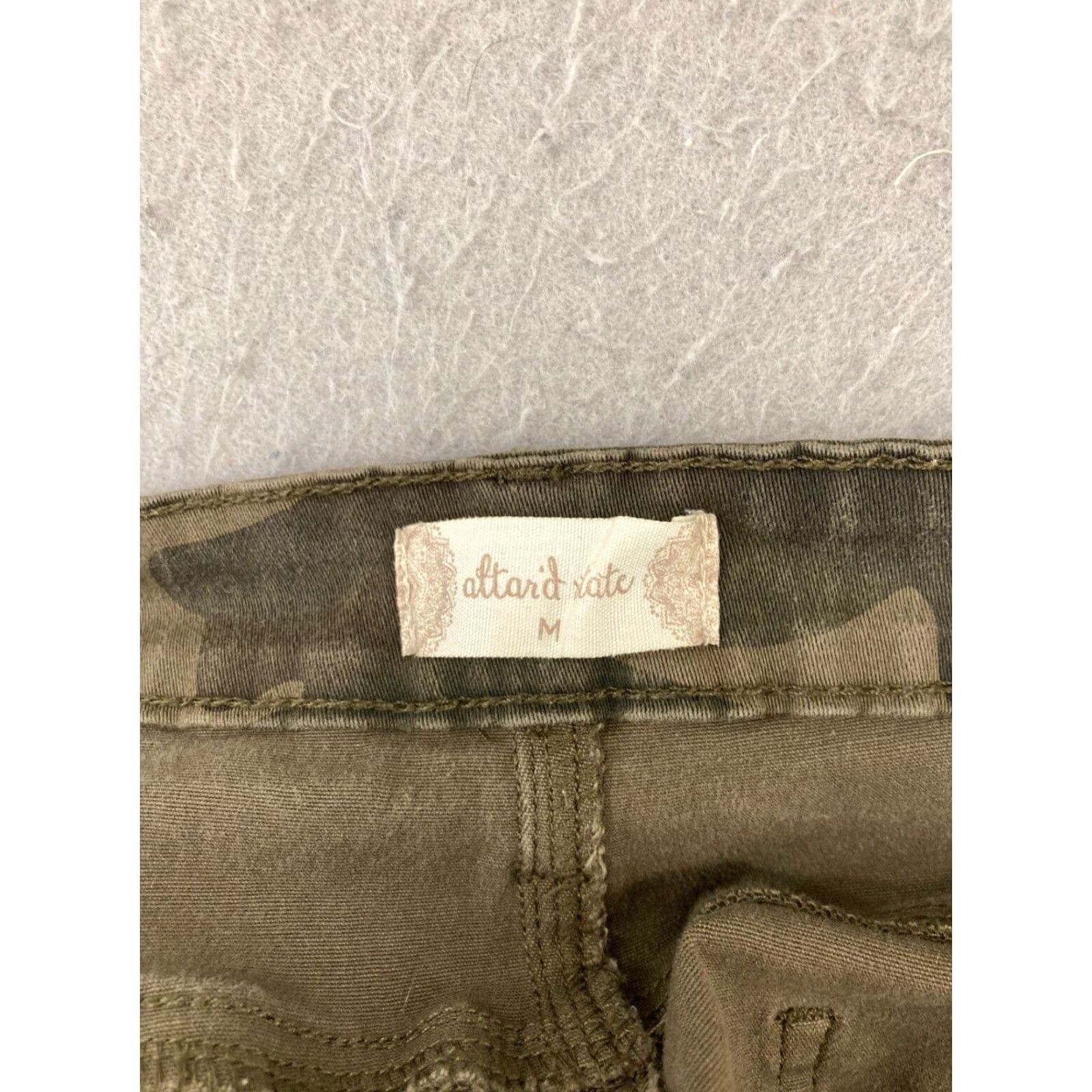 Vintage Altar'd State Women's Skirt Adult Medium Green Camouflage Knit Stretch Raw Hem Mini Army Bohemian Womens Size 32" / US 10 / IT 46 - 6 Thumbnail