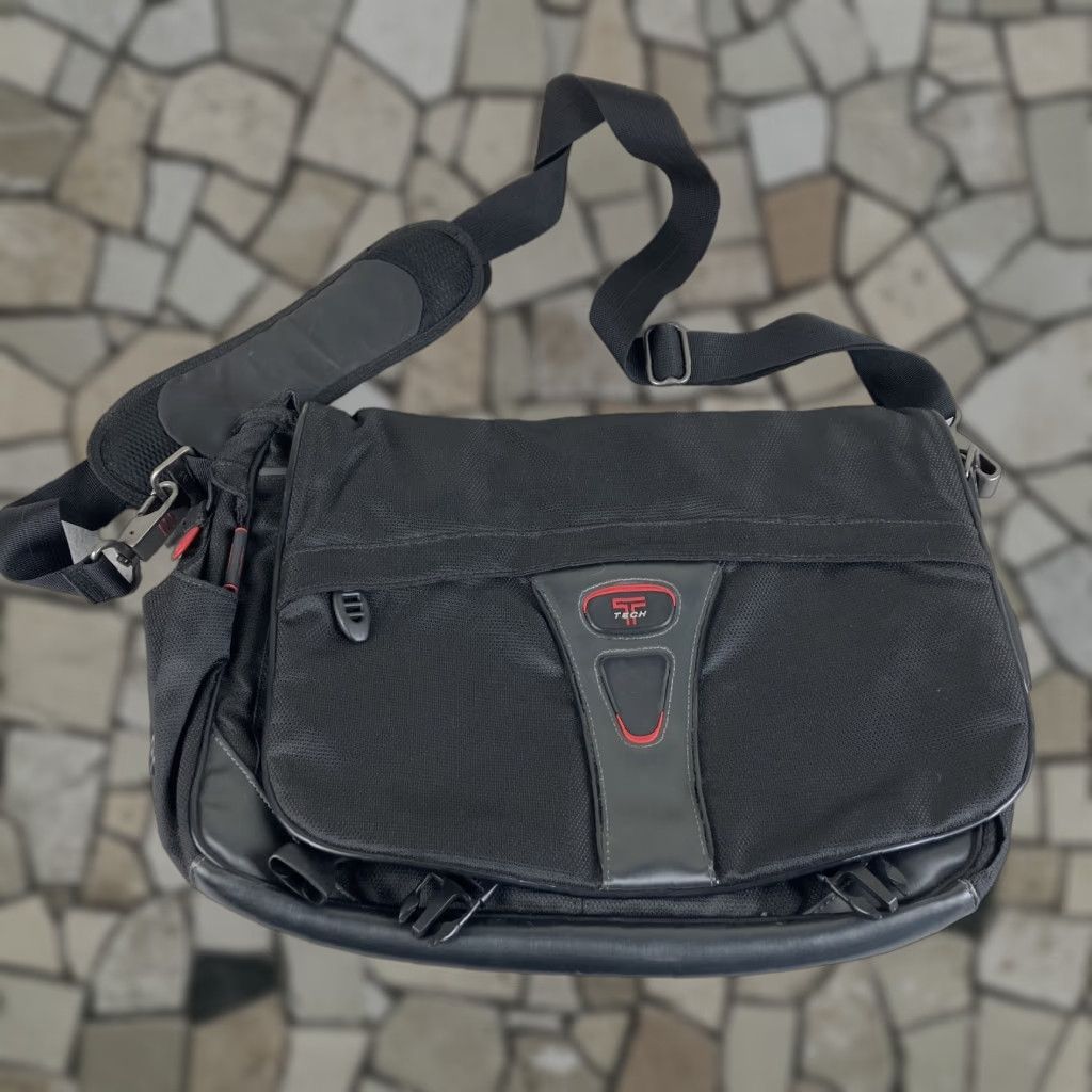 Tumi Messenger Bag Medium Black Nylon Laptop Briefcase Travel Work Casual Mens
