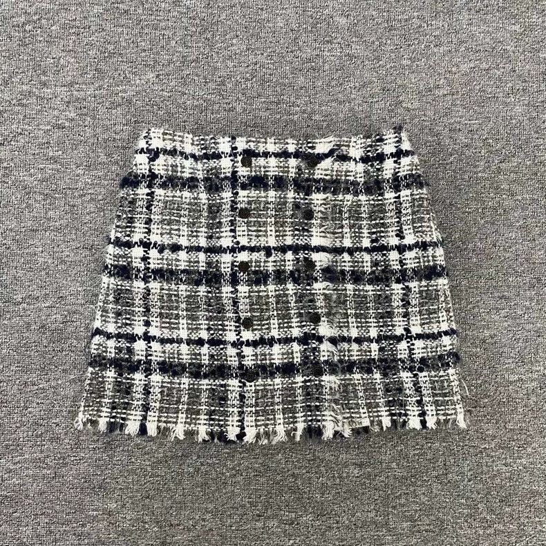 Thom Browne Thom BrowneXiaoxiangfeng knitted short skirt 2503-Nextarrow Size 26" / US 2 / IT 38 - 1 Thumbnail