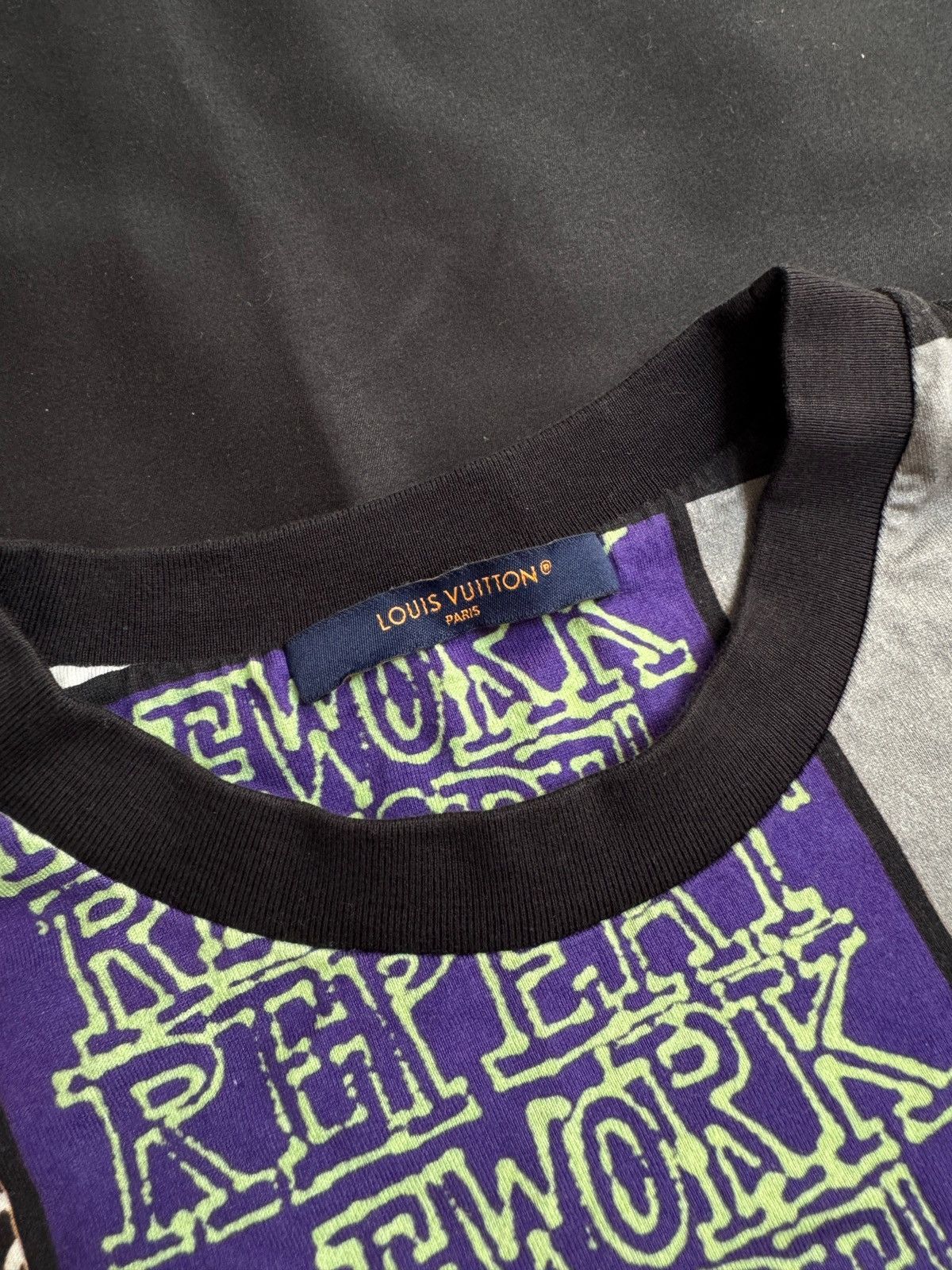 Louis Vuitton Louis Vuitton Printed Color T-Shirt - Size M Size US M / EU 48-50 / 2 - 3 Thumbnail
