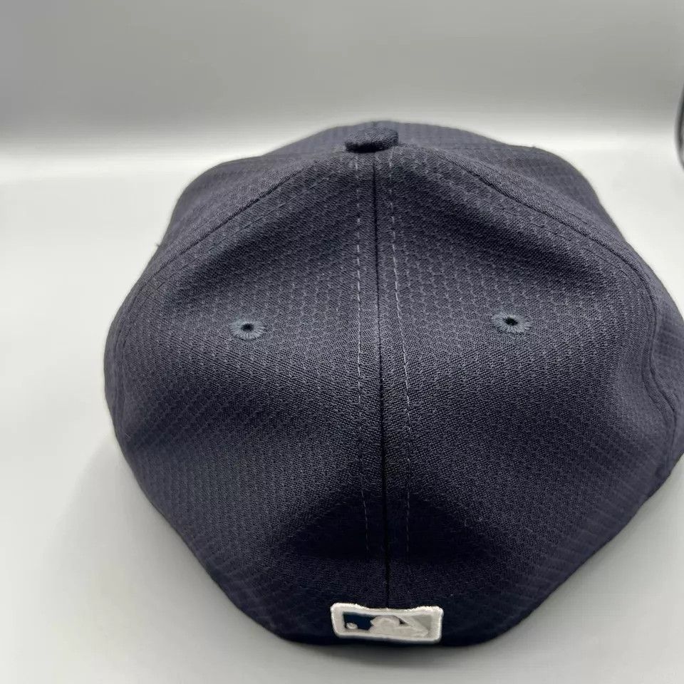 New Era New York Yankees Hat Men 7 1/8 Black White Fitted Cap New Size ONE SIZE - 5 Thumbnail