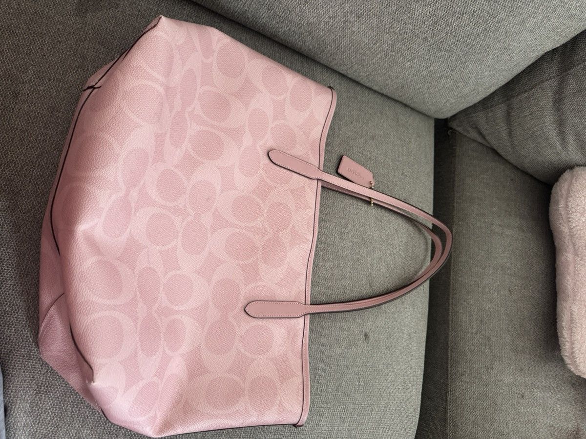 Coach Pink luxuary handle coach bag Size ONE SIZE - 2 Thumbnail