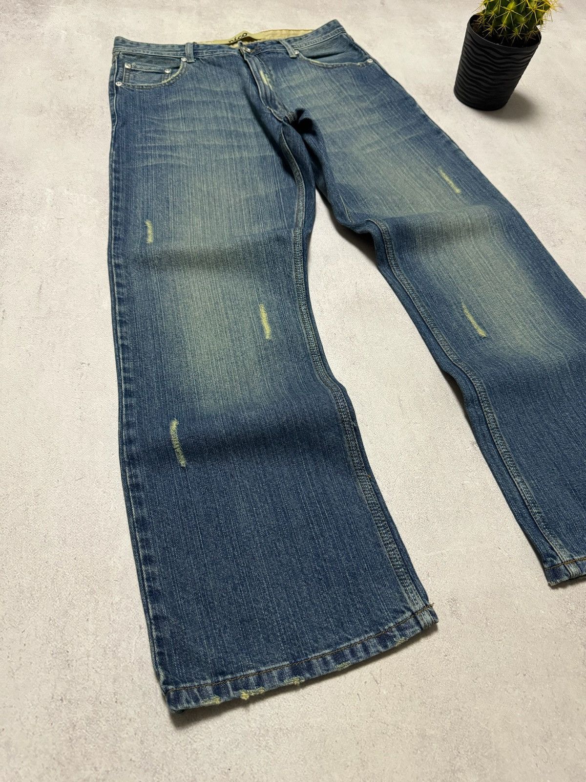 Japanese Brand Vintage Japanese Distressed Dirty Jeans Denim Pants Straight Size US 34 / EU 50 - 2 Thumbnail