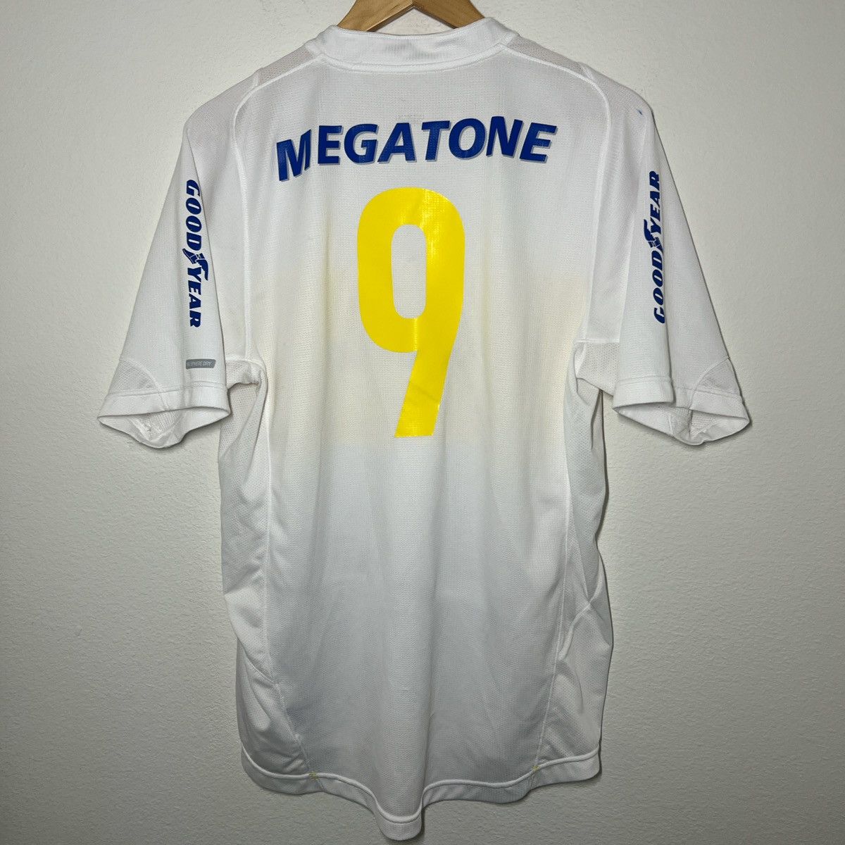 Nike Boca Juniors Martin Palermo 2005-2006 Away Jersey | Soccer Size US M / EU 48-50 / 2 - 3 Thumbnail