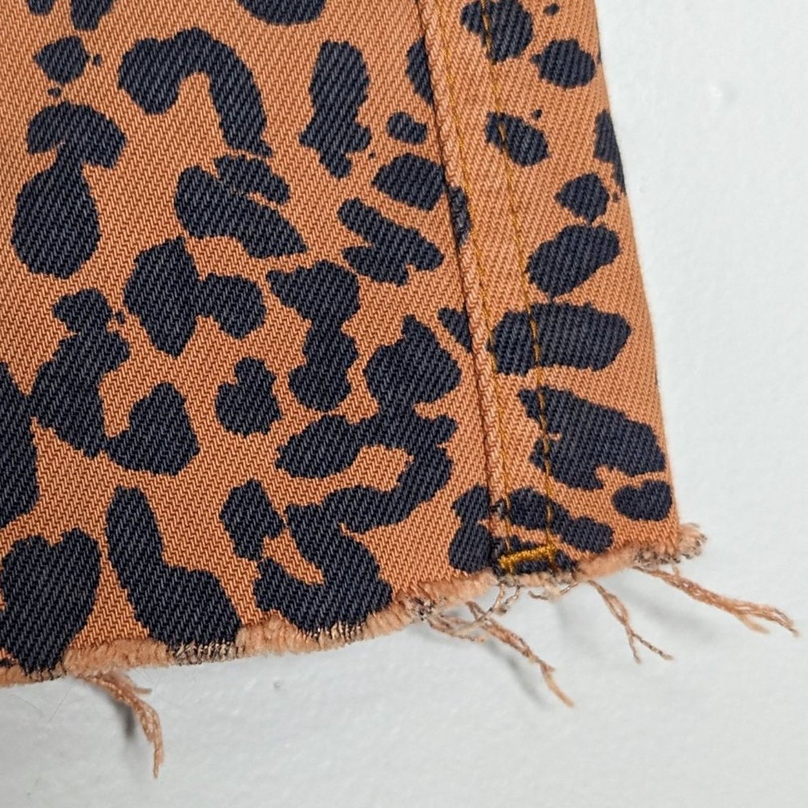 Free People Free People Zip It Up Animal Print Denim Mini Skirt Raw Hem Size 24" / US 00 / IT 34 - 6 Thumbnail