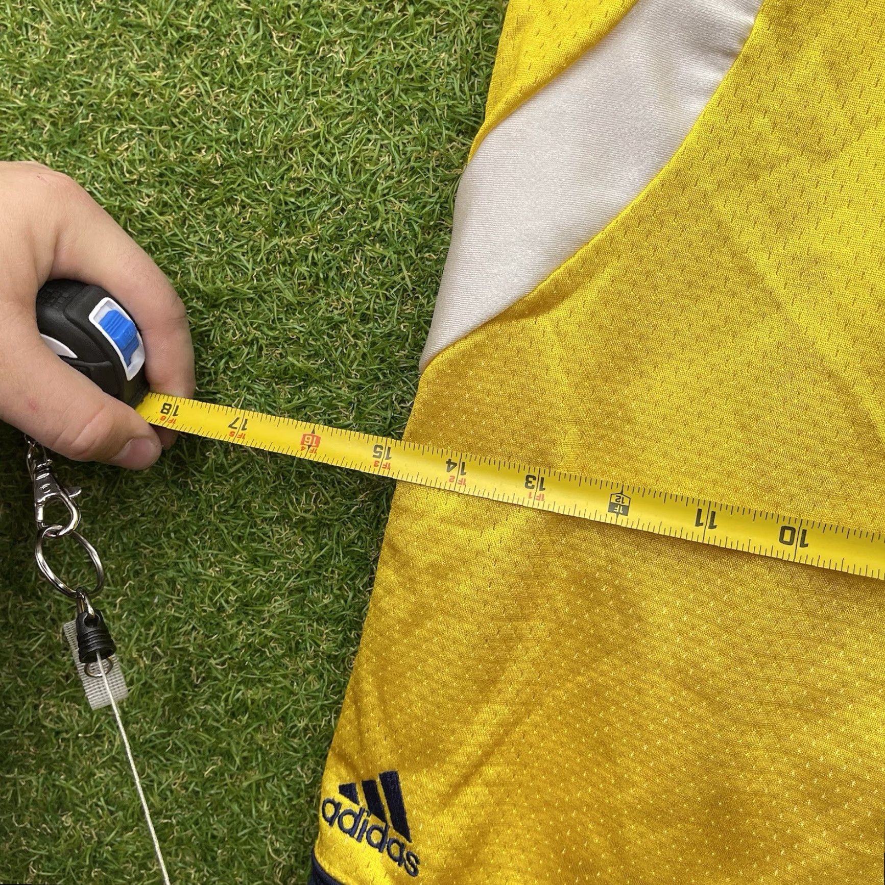 Adidas VINTAGE adidas Shorts Mens XL Michigan Wolverines Team Issued Basketball Y2K Yellow Polyester Spandex Logo Embroidered Size US 36 / EU 52 - 6 Thumbnail