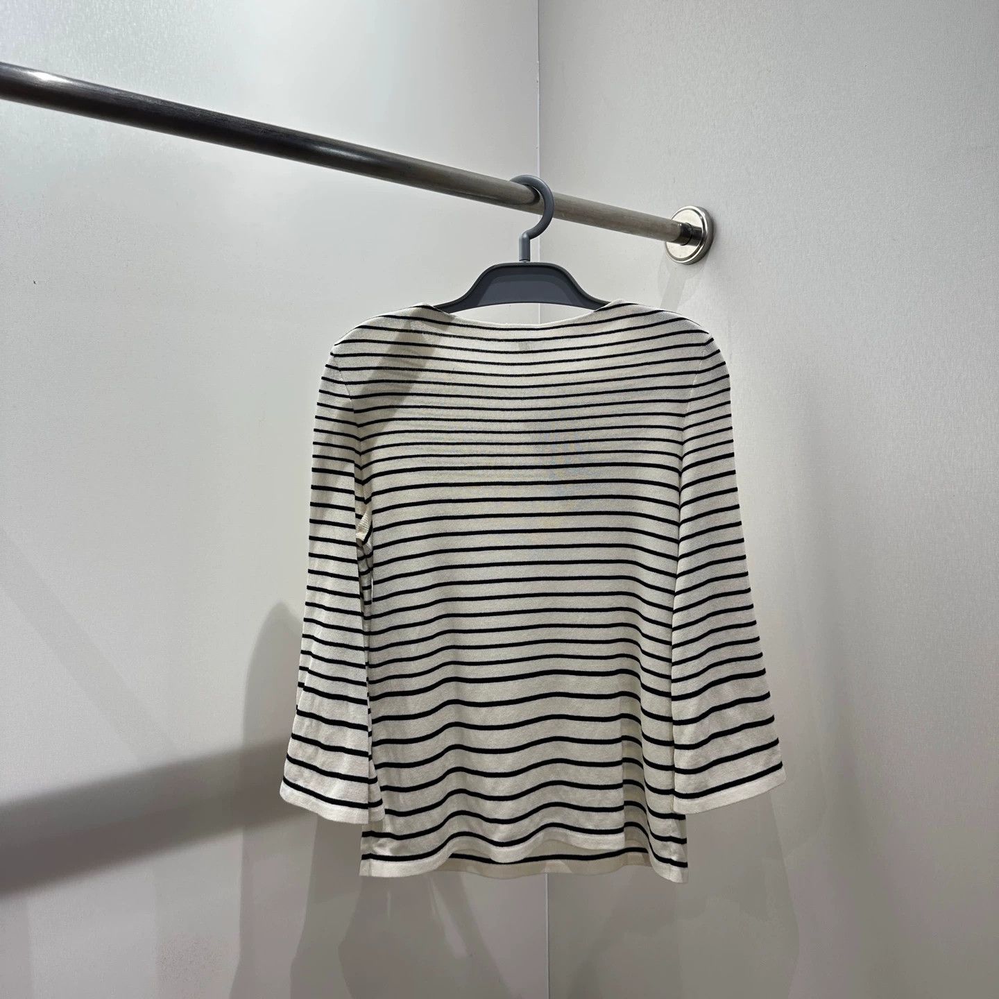 Chanel Chanel Stripe Pearl-Shoulder Buckle Long Sleeve 34 Size XS / US 0-2 / IT 36-38 - 2 Thumbnail