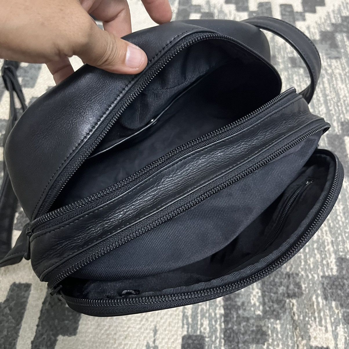 Issey Miyake Authentic Vintage Issey Miyake Product Leather Sling Bag Size ONE SIZE - 6 Thumbnail