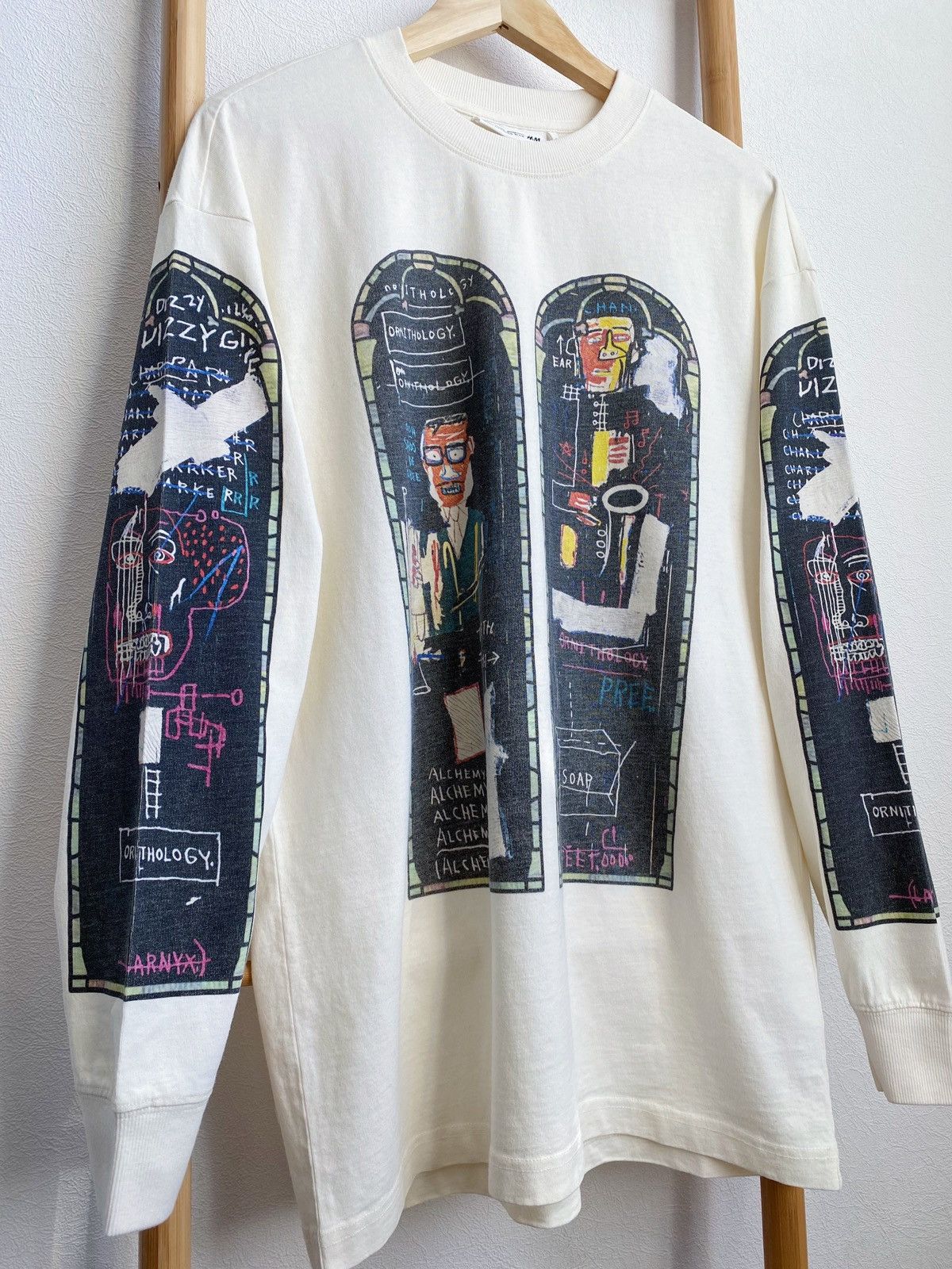 H&M × Jean-Michel Basquiat × Who Decides War WHO DECIDES WAR x BASQUIAT x H&M LONG SLEEVE RELAXED T-SHIRT Size US S / EU 44-46 / 1 - 3 Thumbnail