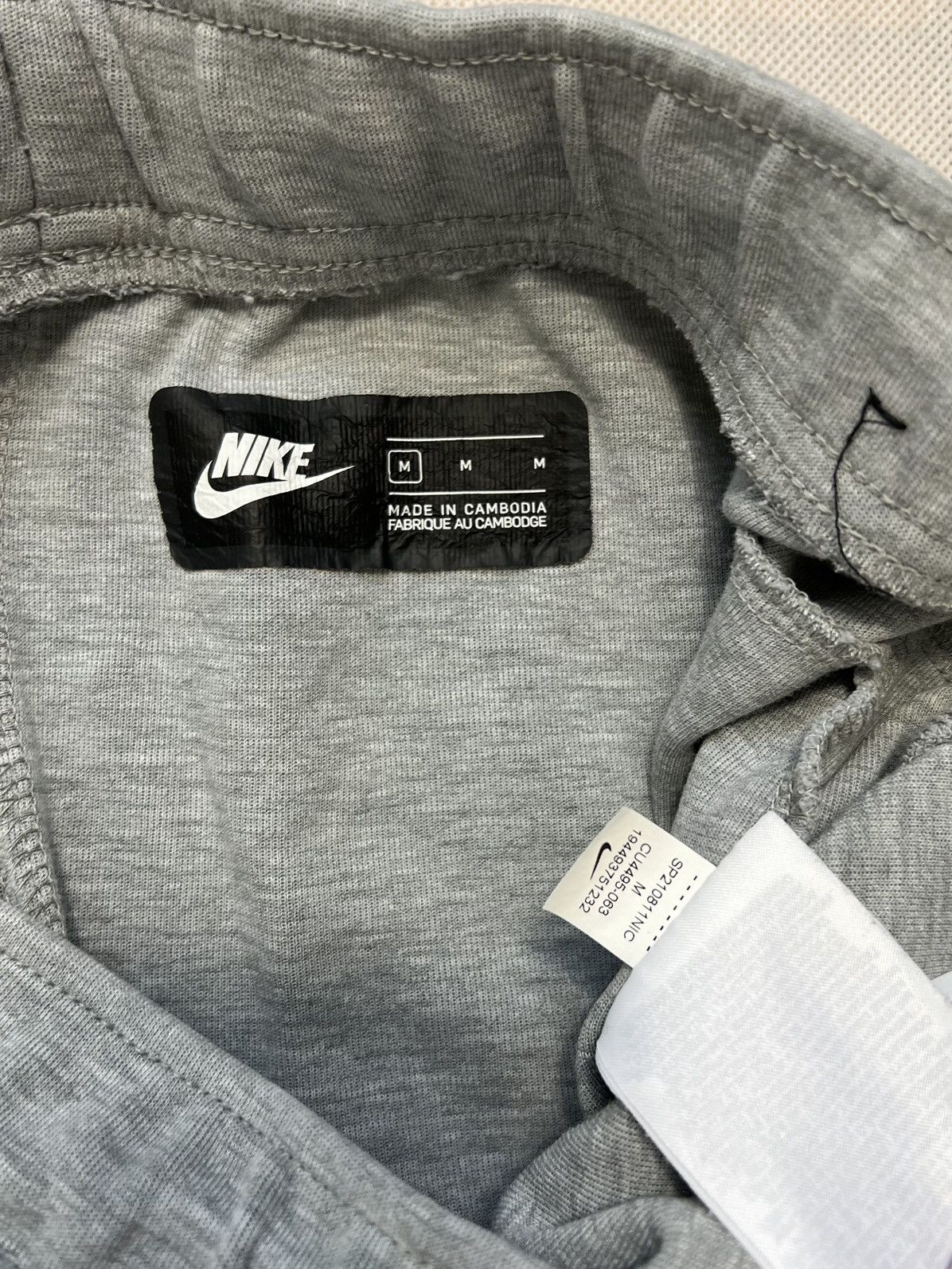 Nike Pants Nike Tech Fleece grey sweatpants Size US 32 / EU 48 - 4 Thumbnail