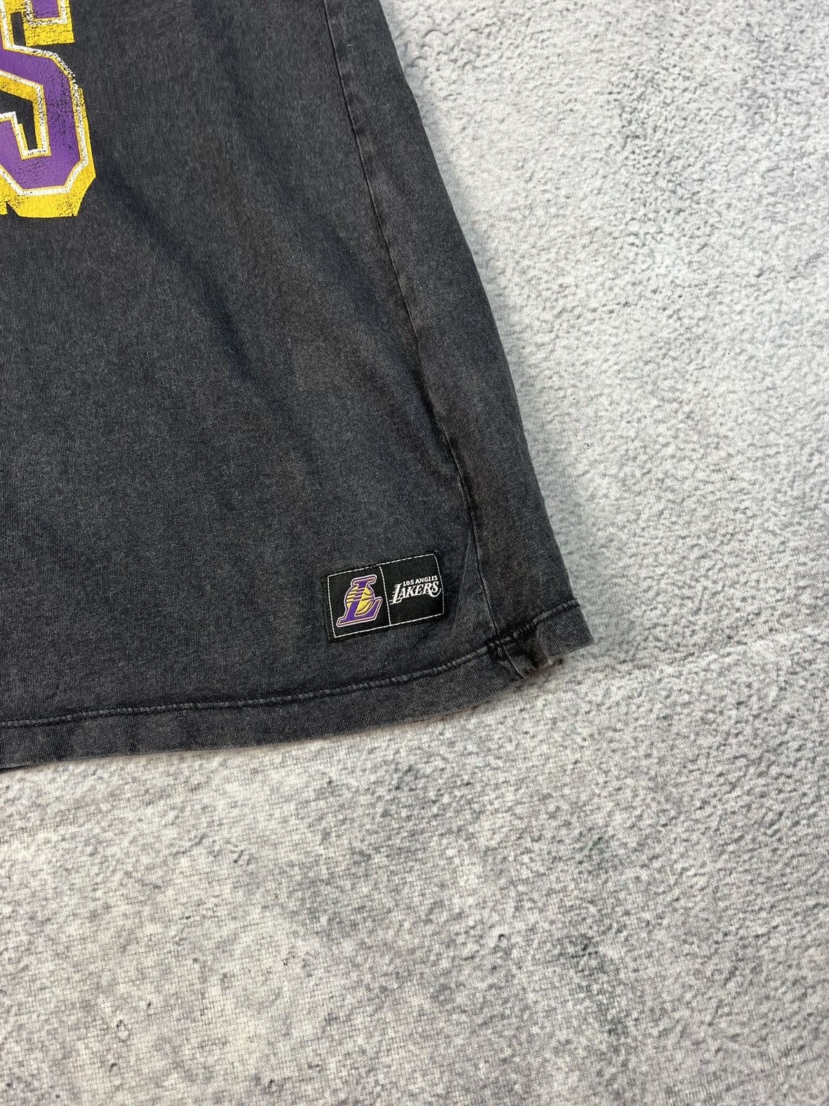 NBA L.A. Lakers NBA T-shirt Size US XL / EU 56 / 4 - 5 Thumbnail