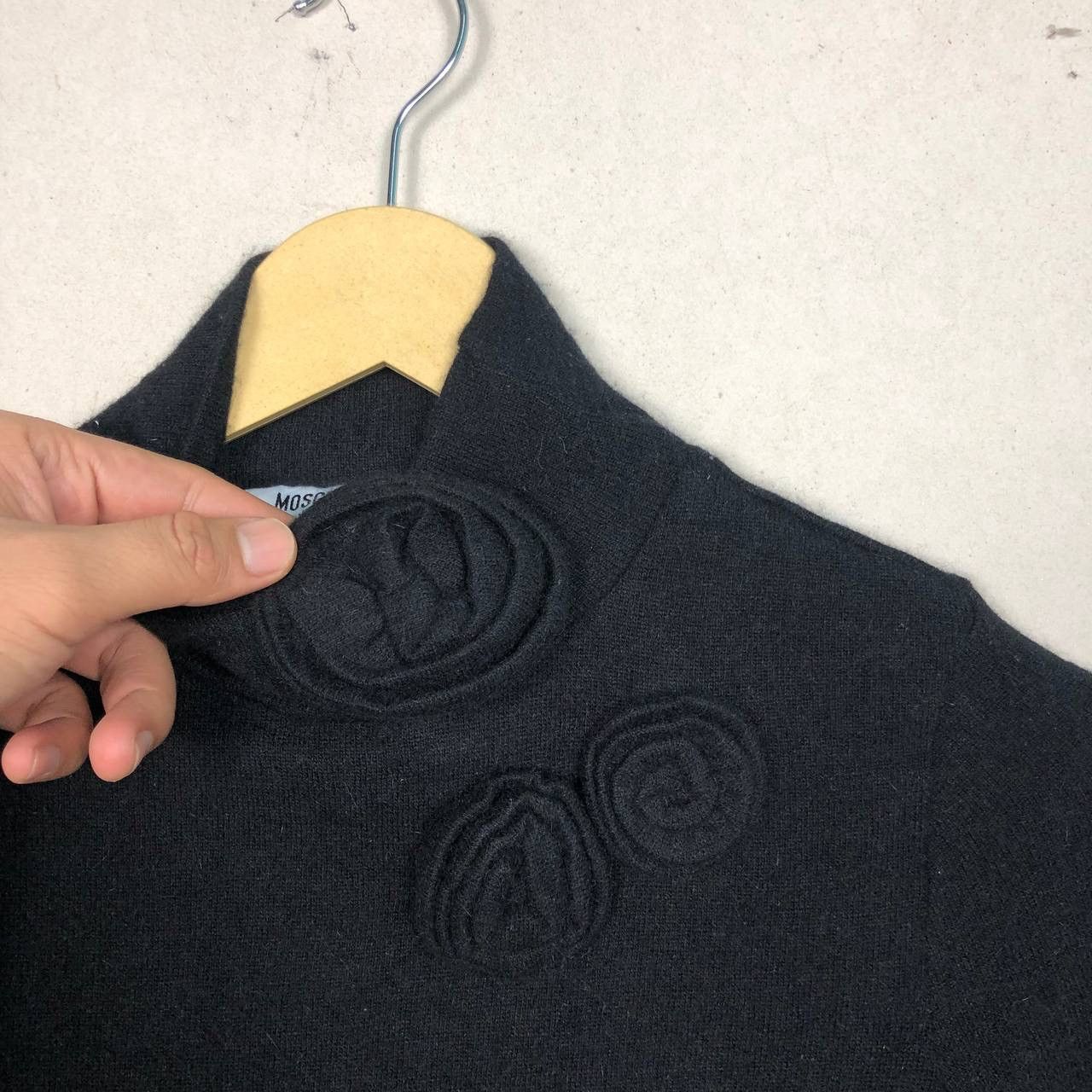 Moschino Moschino Jeans Turtleneck Roses Black Long Sleeve Tshirt Size S / US 4 / IT 40 - 4 Thumbnail