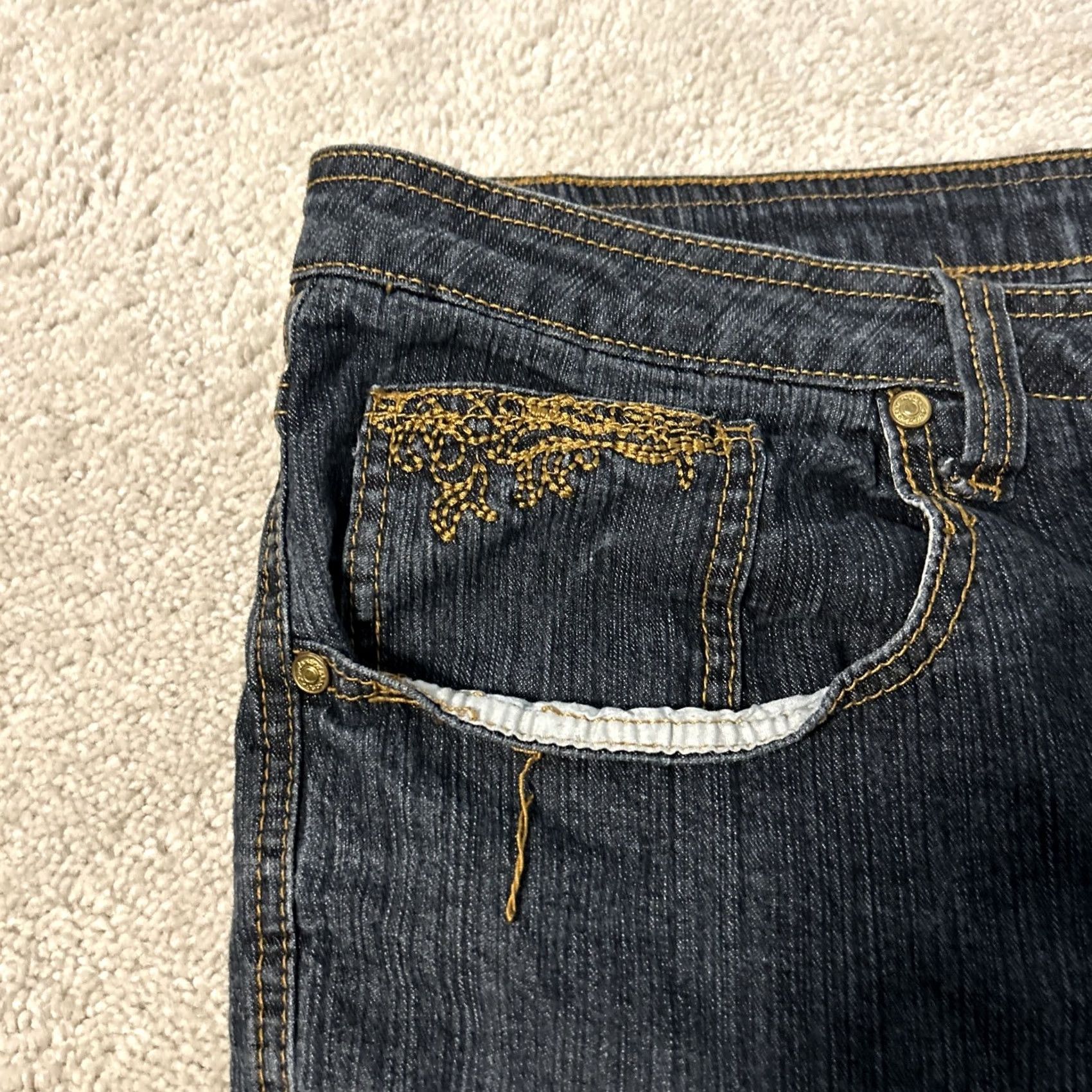 JNCO VINTAGE JNCO Bermuda Shorts Jeans 24 Women Embroidered Jamie Nicole Y2K Art Blue 90s Style Size 42" / US 20 - 5 Thumbnail