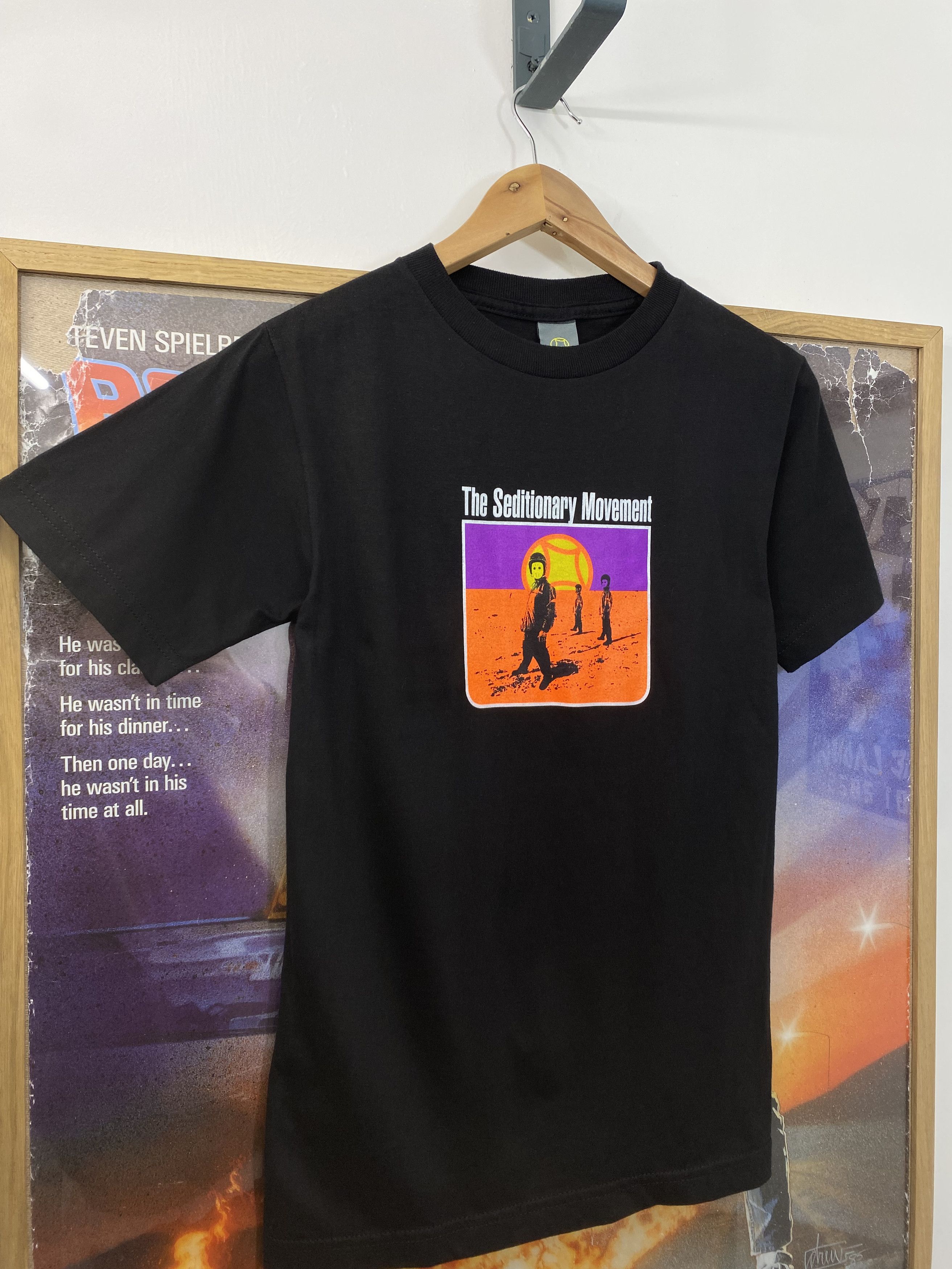 Freshjive × Vintage 00s Freshjive Optical Signature Seditionary Movement Tee Size US S / EU 44-46 / 1 - 4 Thumbnail