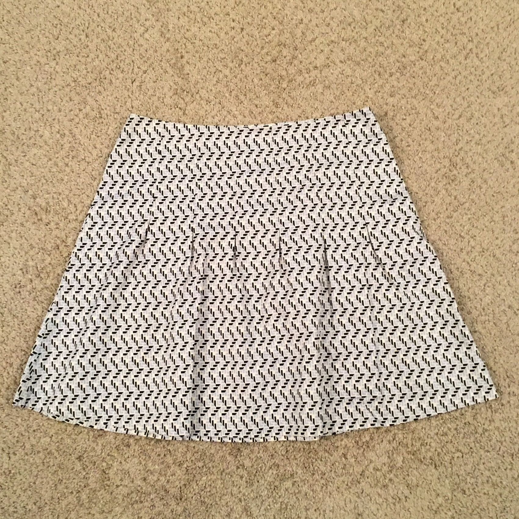 Old Navy Old Navy Skirt Womens 10 Size Geometric Just Below The Waist Line Unlined Size 32" / US 10 / IT 46 - 2 Thumbnail