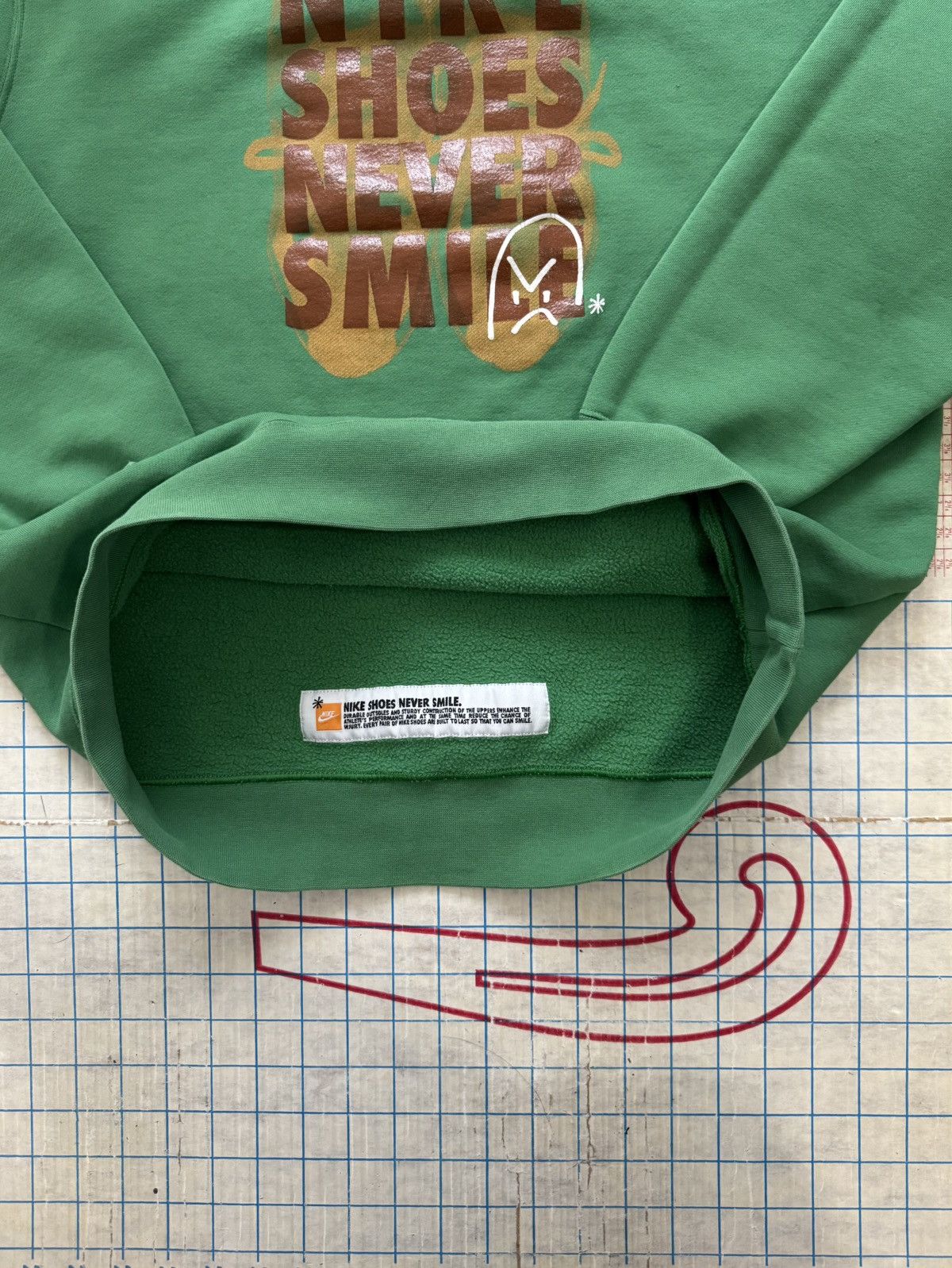 Nike × Vintage Vintage Y2K Nike Shoes Never Smile Crewneck Sweater Green Size US L / EU 52-54 / 3 - 14 Thumbnail