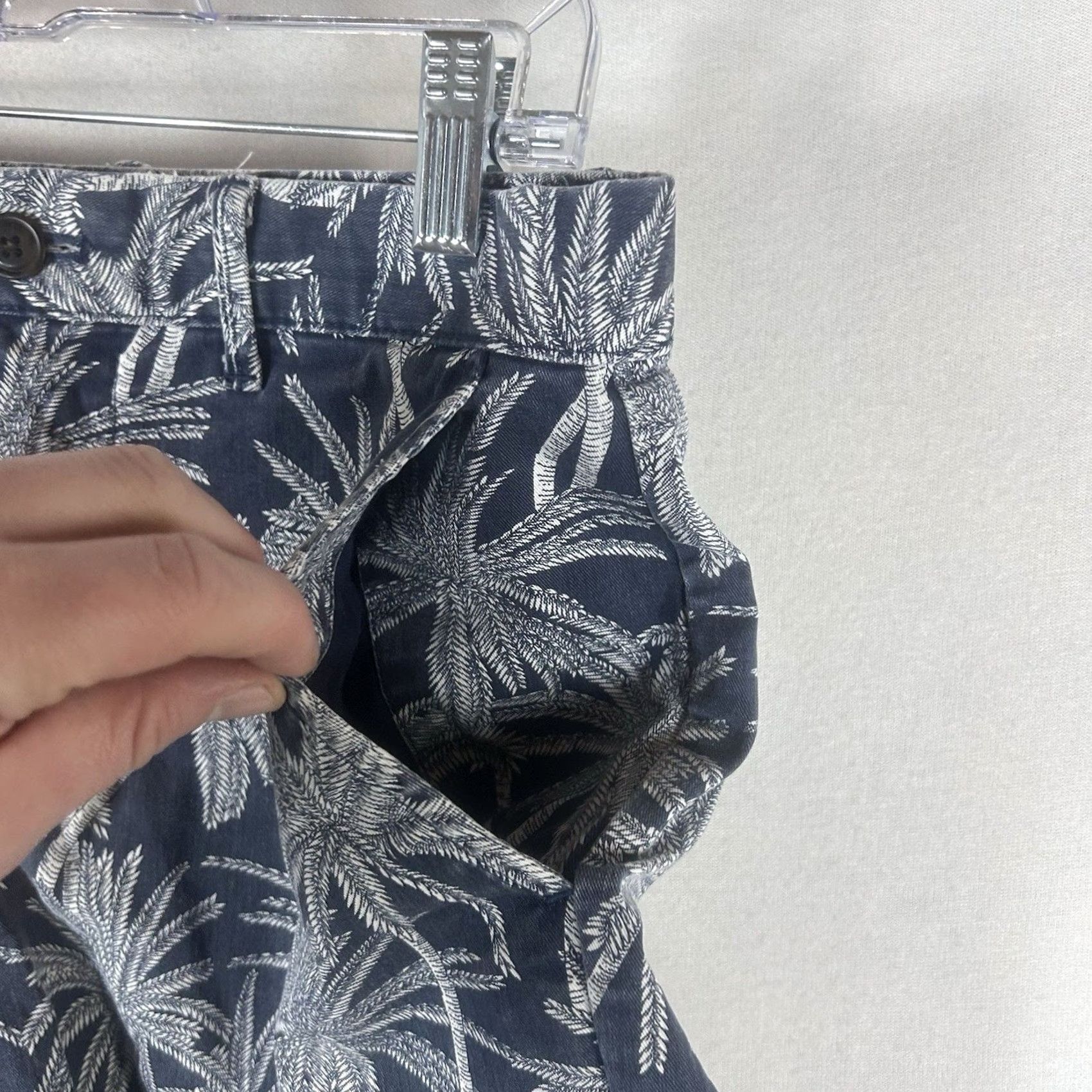 Gap Gap Shorts Mens 30 Indigo Palm Print Chambray 10" Inseam Vintage Fit Chin o Size US 30 / EU 46 - 2 Thumbnail