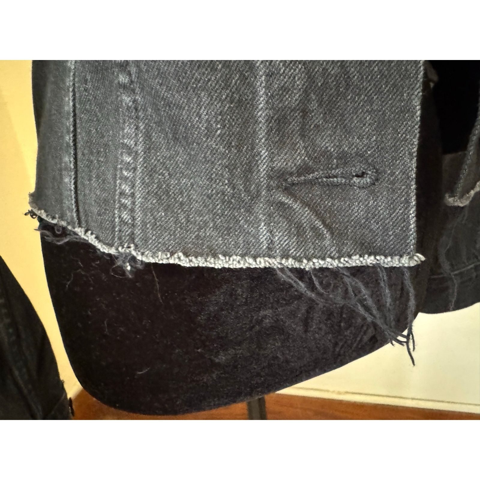 Levi's Levi’s Altered Trucker Black Cropped Denim Jacket Small Size S / US 4 / IT 40 - 4 Thumbnail