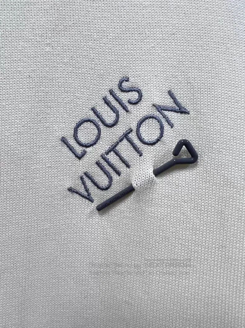 Louis Vuitton Louis Vuitton Off-white pin short sleeve Size US M / EU 48-50 / 2 - 3 Thumbnail