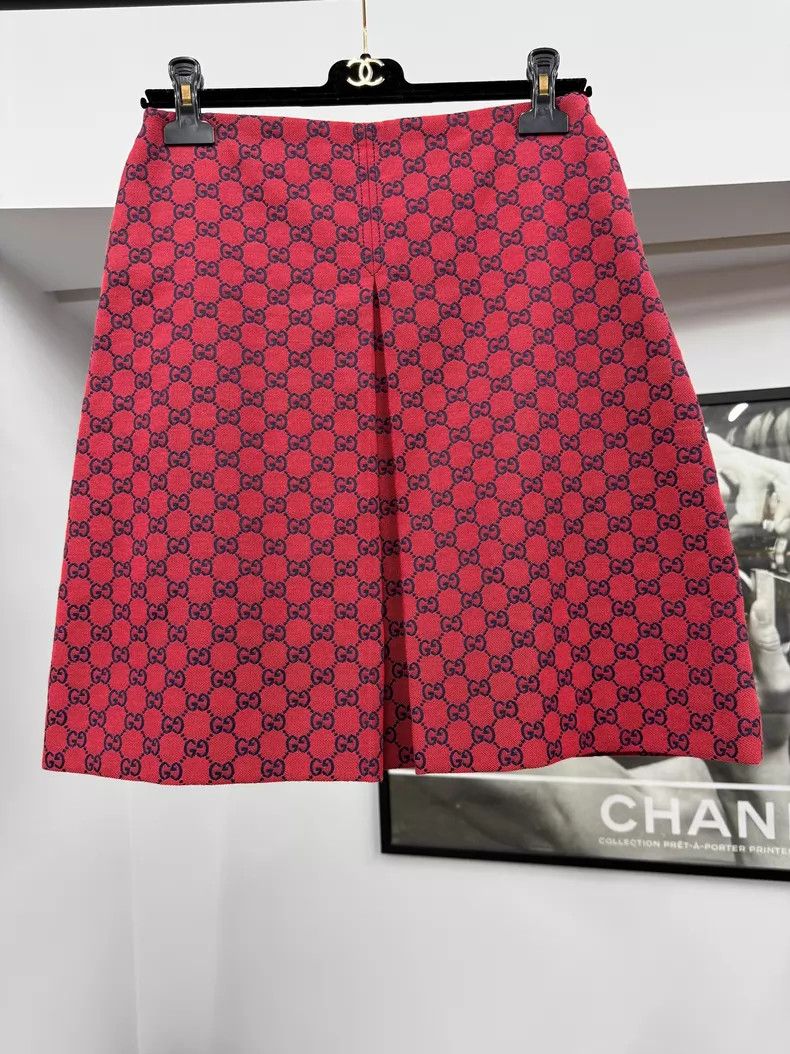 Gucci Gucci Red full logo skirt Size 26" / US 2 / IT 38 - 1 Thumbnail