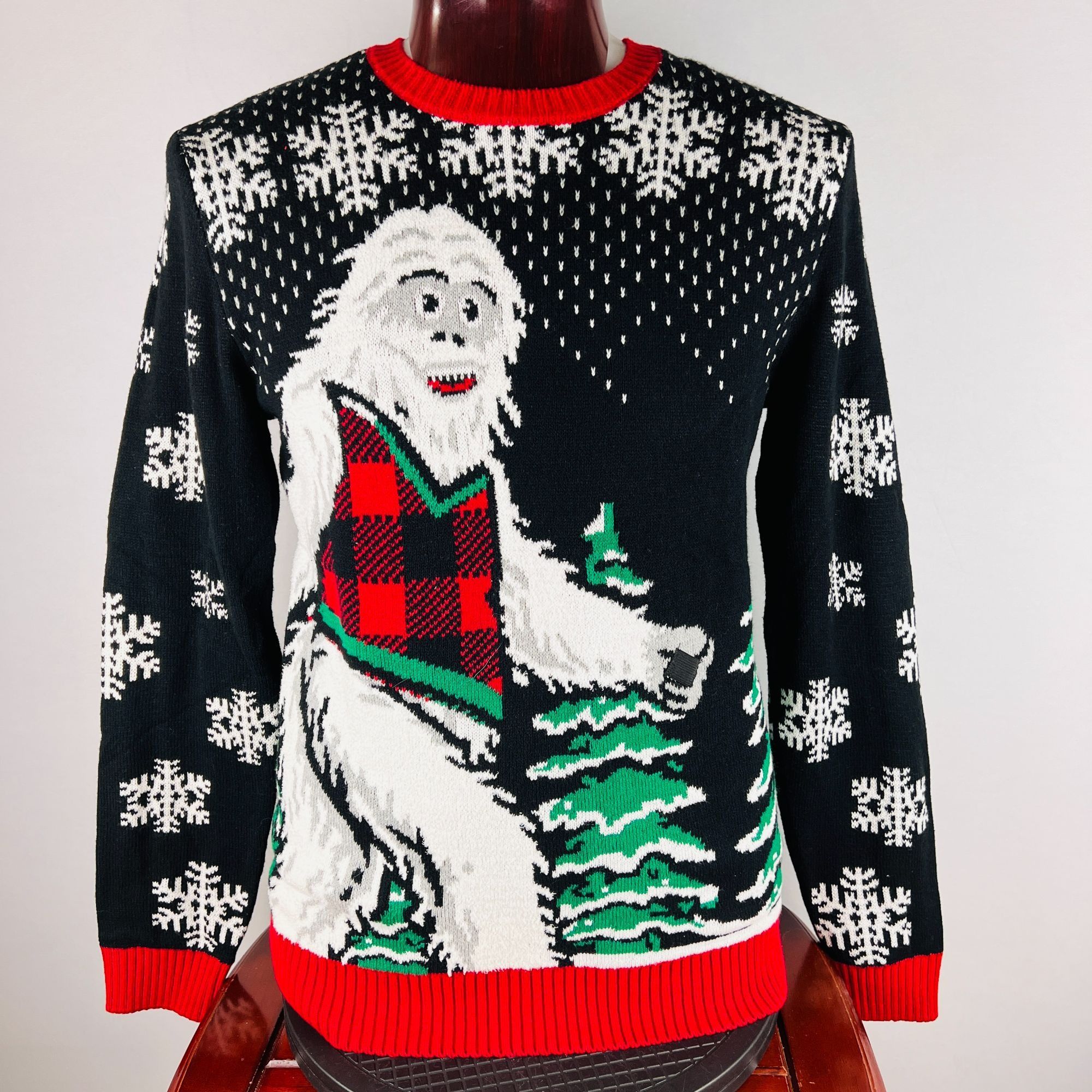 Other Ugly Christmas Sweater YETI Bigfoot Sasquatch Large Shirt Size US L / EU 52-54 / 3 - 1 Thumbnail