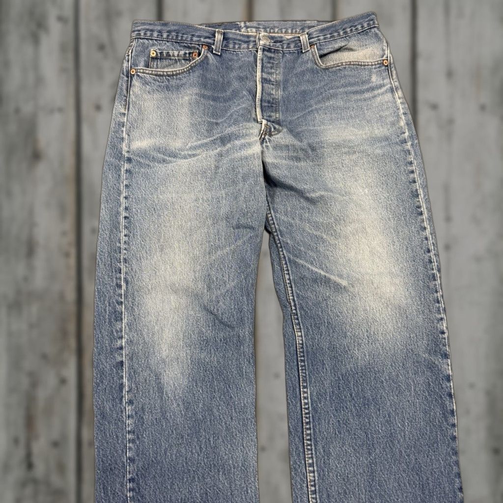 VINTAGE Levi's 501 Jeans Mens 36 Regular 33 Inseam Blue Denim Button Fly USA 90s Straight Leather-Pocket Comfort
