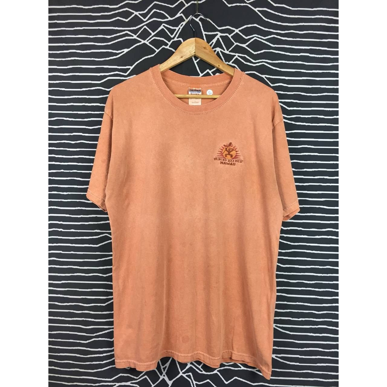 Gildan × Vintage Vtg Y2K Red Dirt Hawaii Embroidery Logo North Shore Surf Tee Size US L / EU 52-54 / 3 - 1 Thumbnail