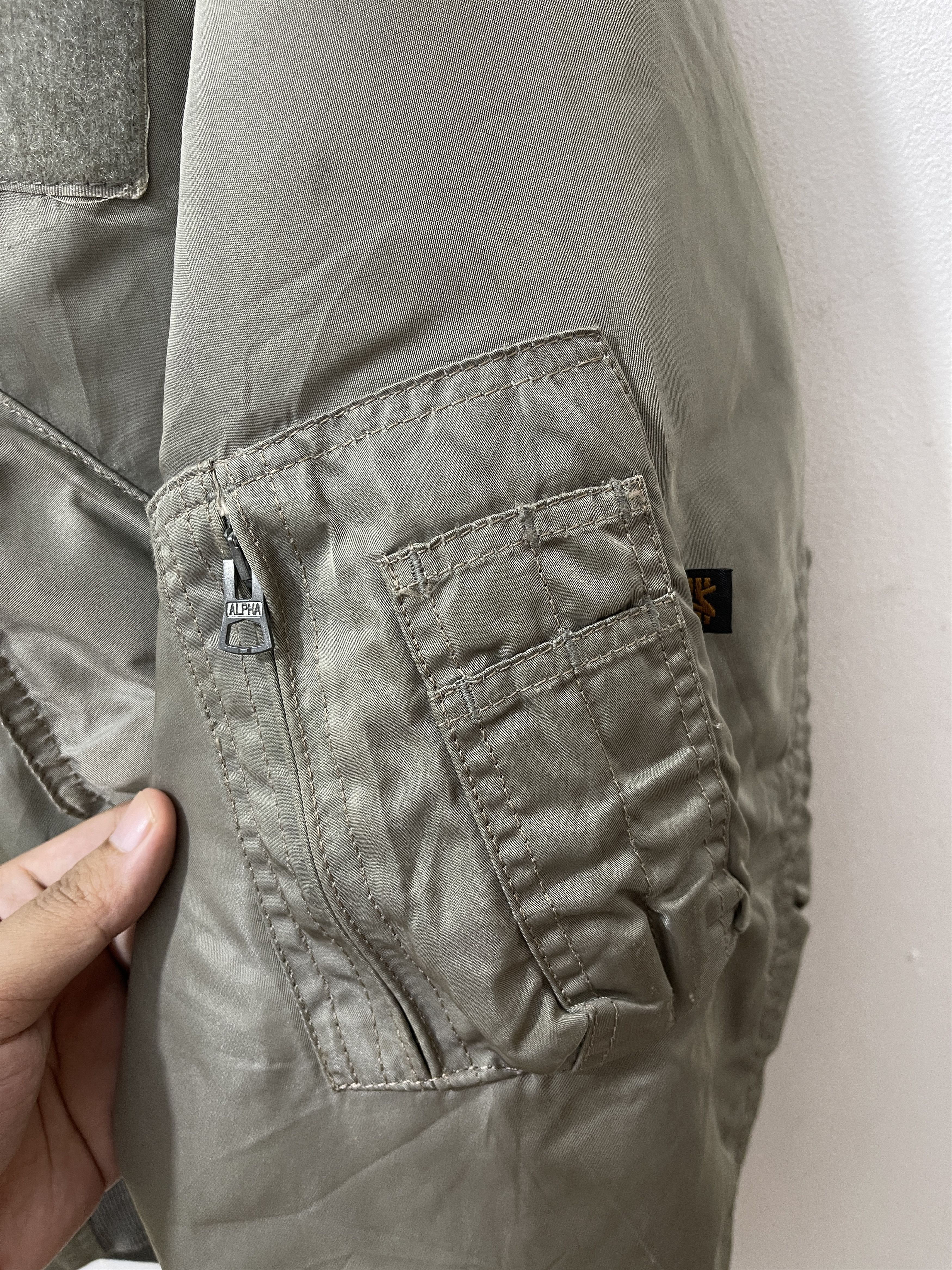 Alpha Industries Vintage Thrashed Alpha Industries USN Bomber Military Jacket Size US L / EU 52-54 / 3 - 7 Thumbnail
