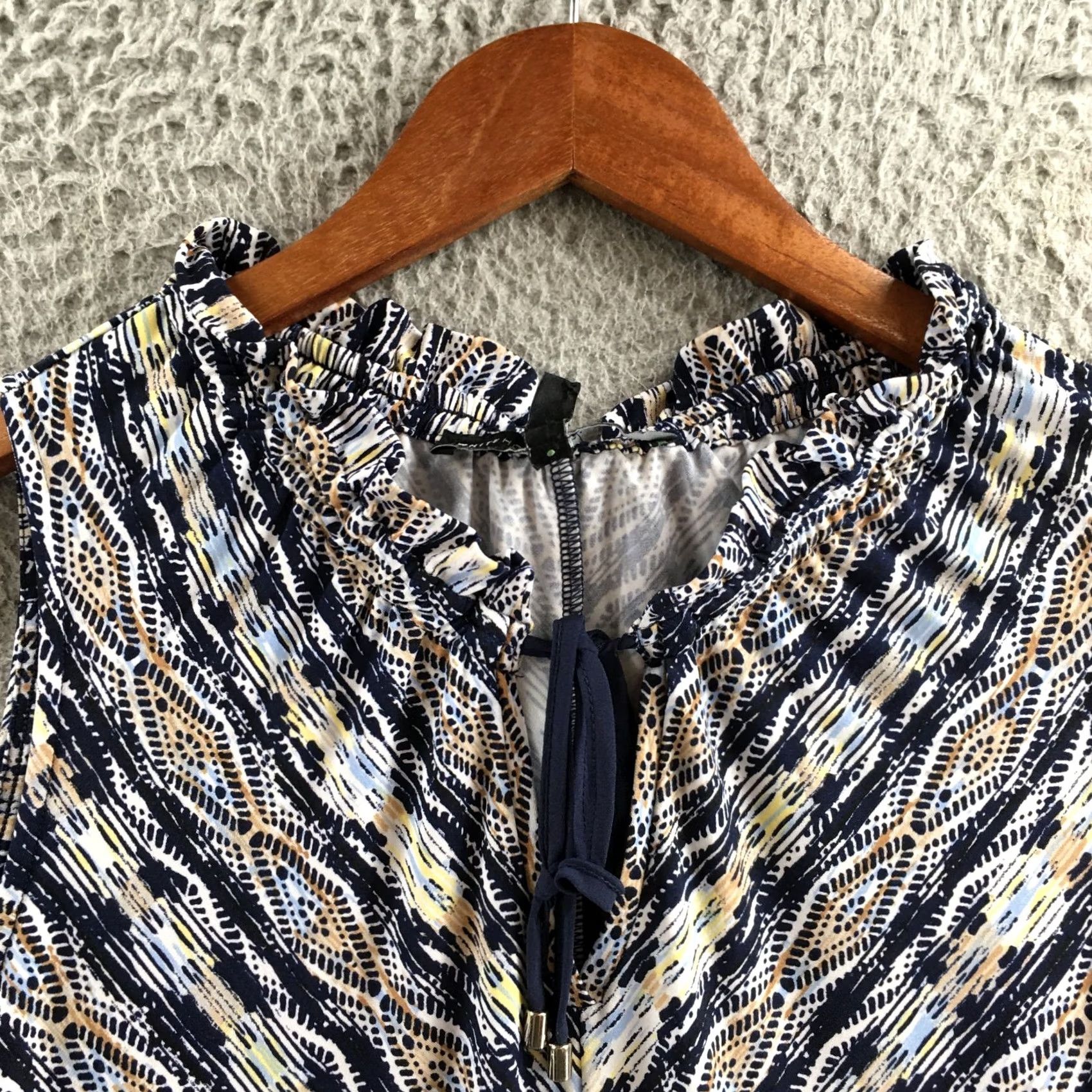 White House Black Market White House Black Market Top Womens M Sleeveless Blue Print Ruffle Neck Pullover Size M / US 6-8 / IT 42-44 - 3 Thumbnail