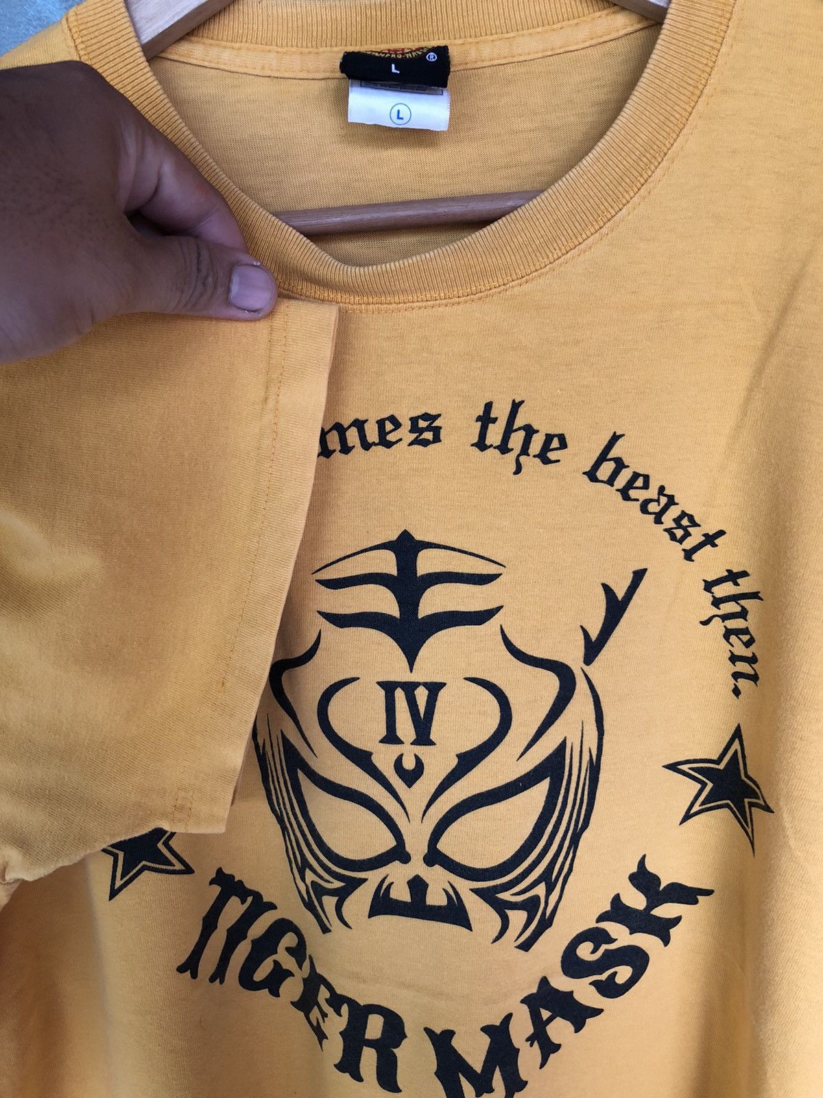 Japanese Brand Vintage Tiger Mask IV New Japan Pro-Wrestling Shirt Tee Size US L / EU 52-54 / 3 - 4 Thumbnail