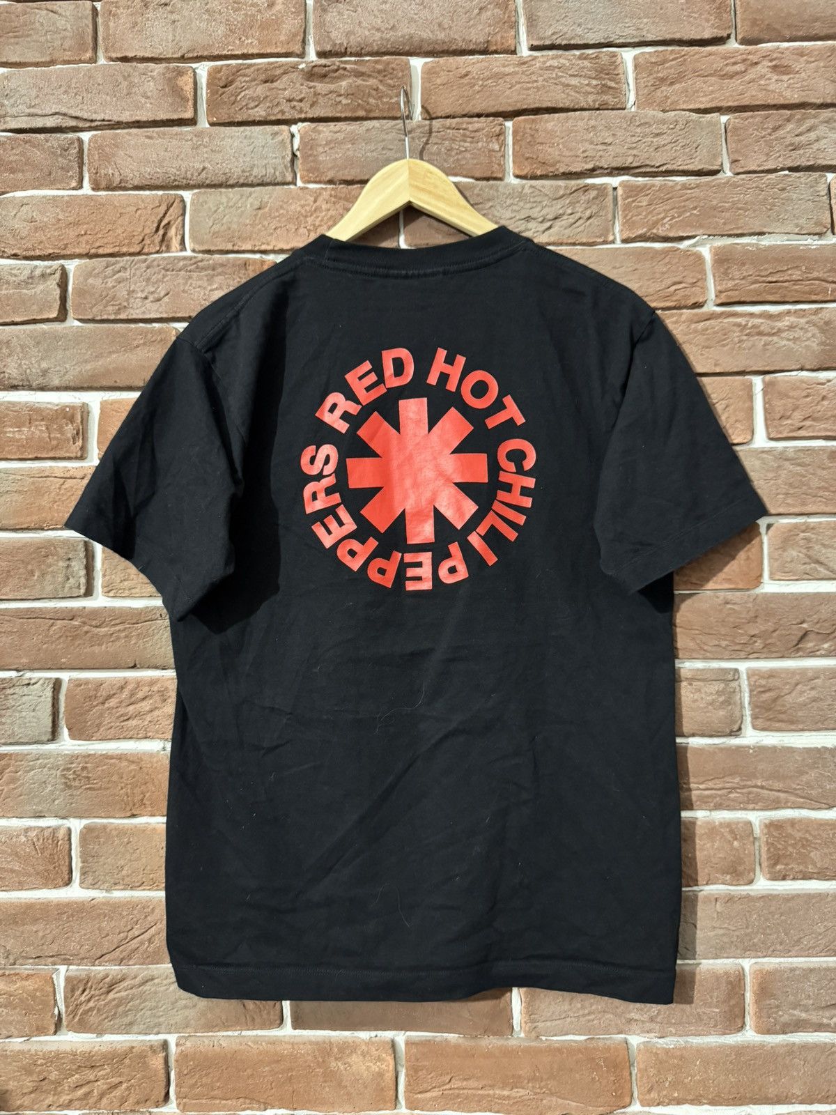 Band Tees Rare 00s vintage Red Hot Chilli Peppers Rock Band Tour Tee Size US M / EU 48-50 / 2 - 2 Thumbnail