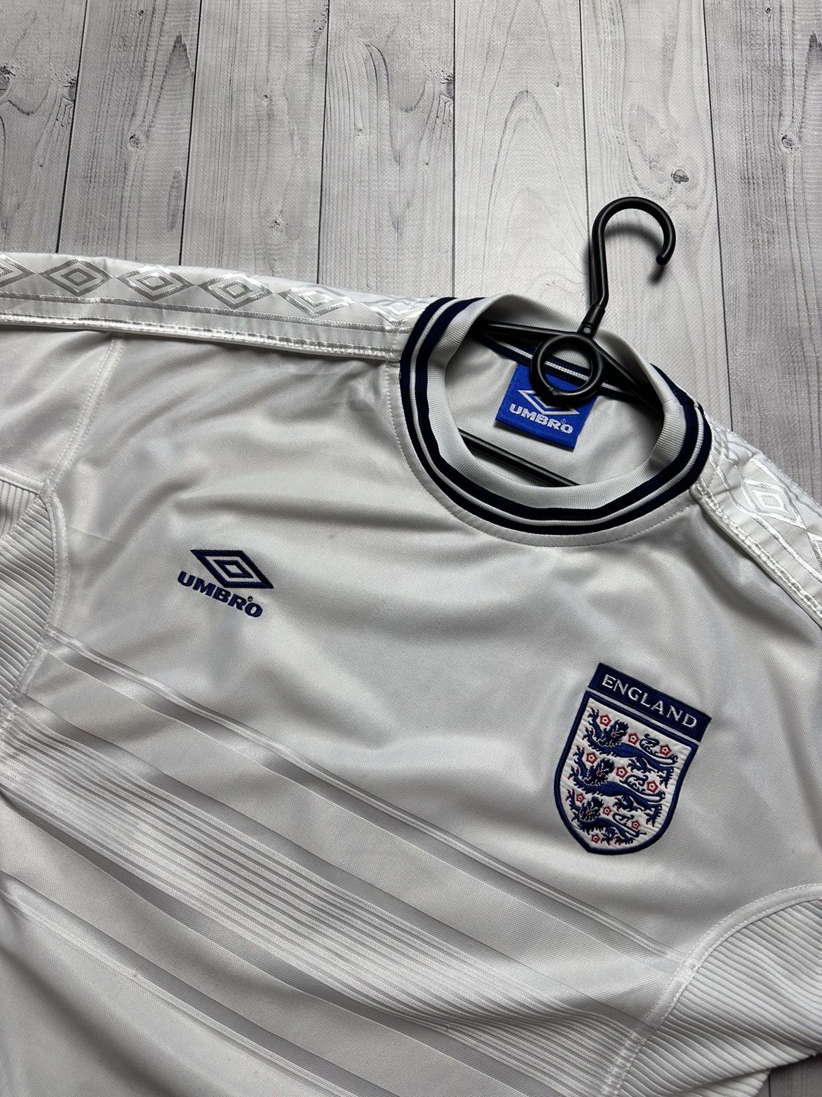 Umbro × Vintage Vintage England Umbro soccer jersey size M white rare Size US M / EU 48-50 / 2 - 3 Thumbnail