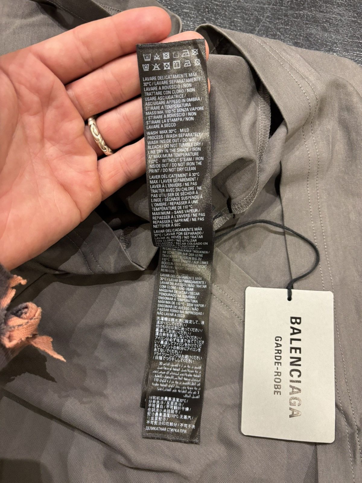 Balenciaga Balenciaga Garde-Robe Tee Size US L / EU 52-54 / 3 - 5 Thumbnail