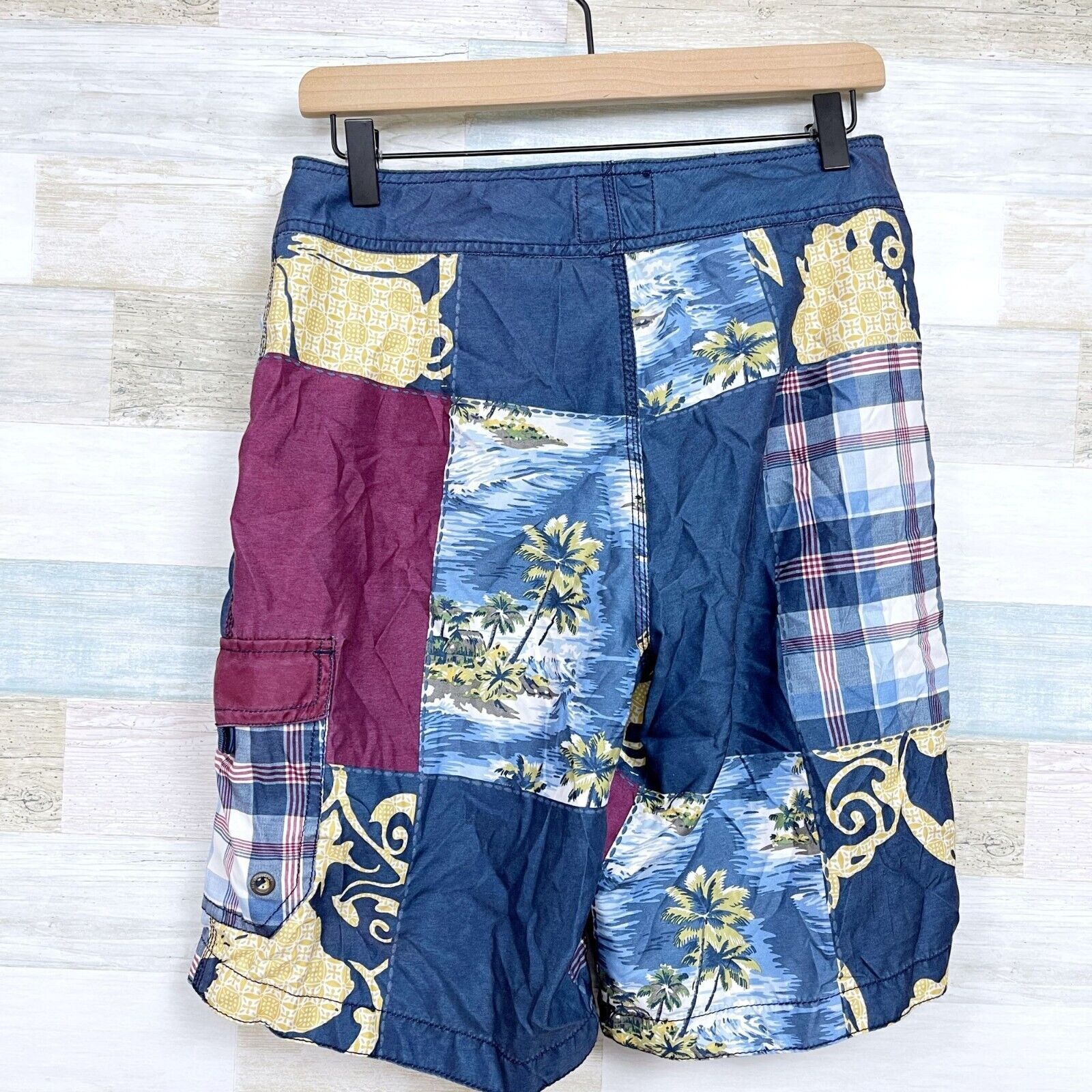 Old Navy Old Navy Tropical Patchwork Cargo Board Shorts Mens Small Size US 29 - 3 Thumbnail