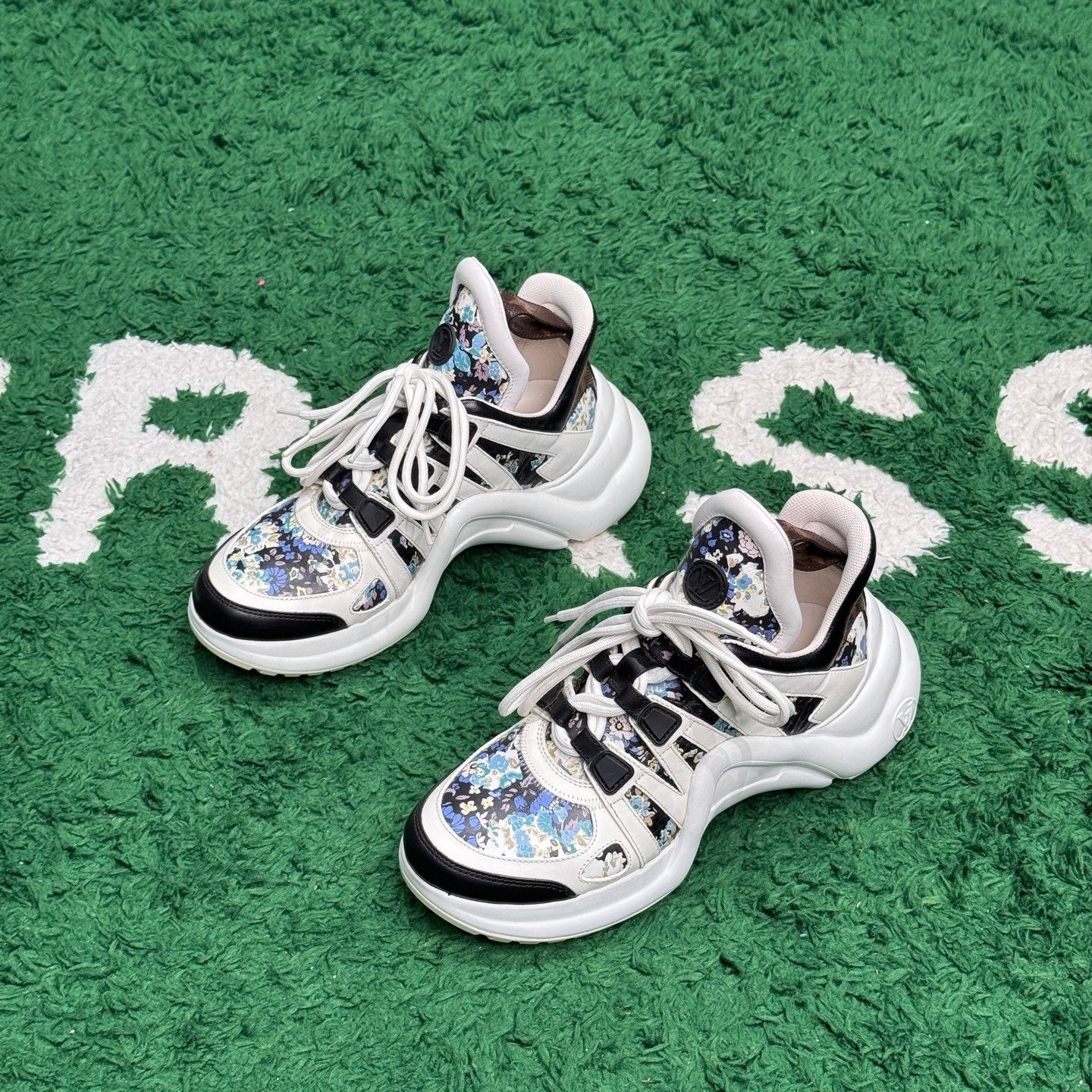 Louis Vuitton Louis Vuitton Floral Blue Lowtop Sneakers us_5-5 Women Size US 5.5 / IT 35.5 - 1 Thumbnail