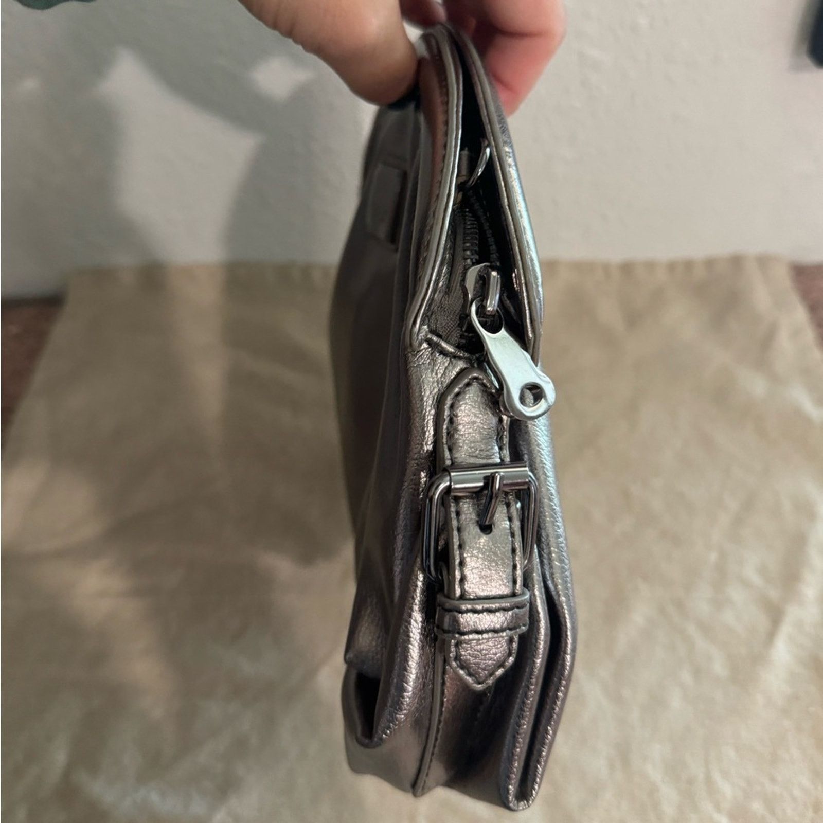 Vera Wang VERA WANG NEW Metallic Silver Clutch & Crossbody Bag Size ONE SIZE - 15 Thumbnail