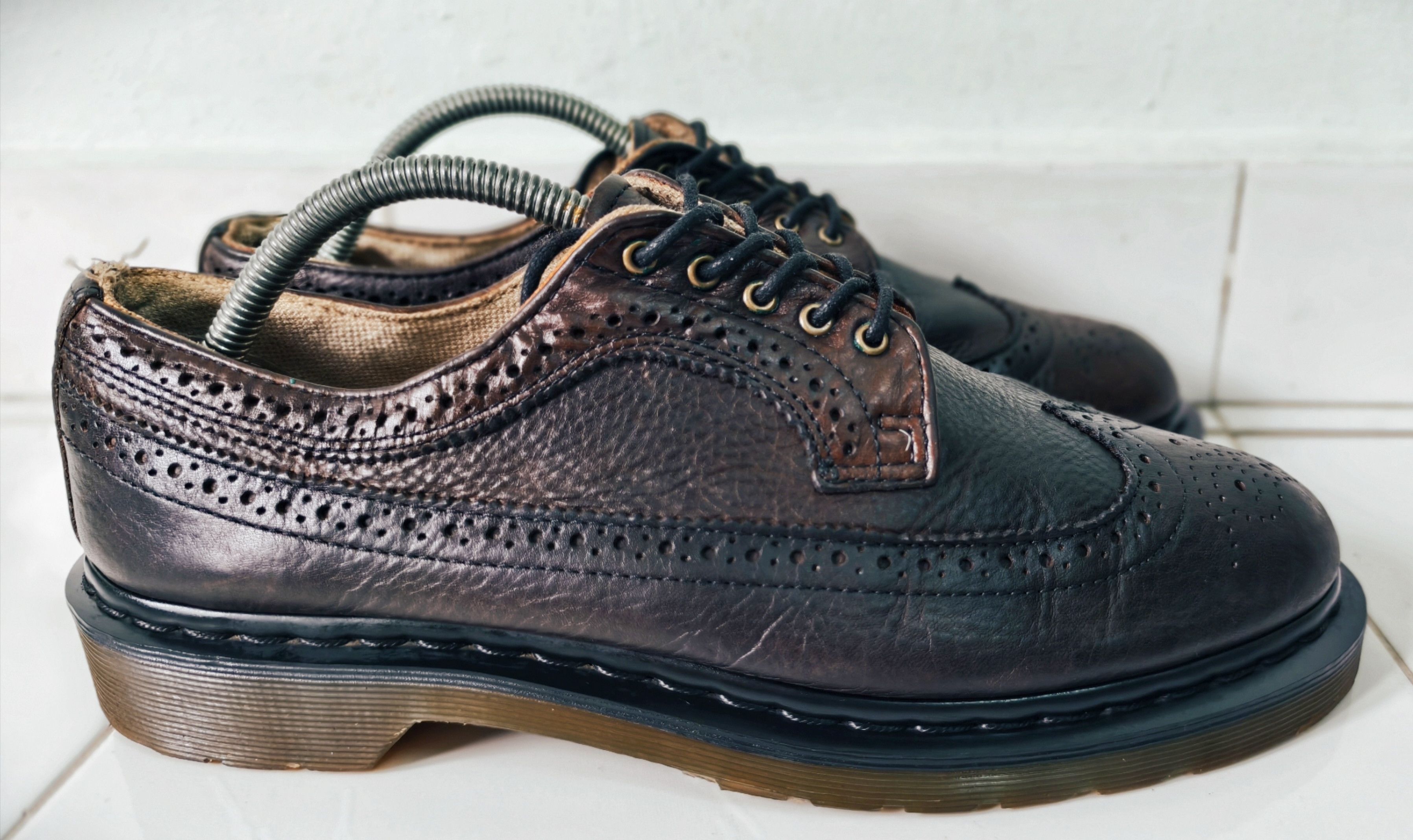 Dr. Martens × Vintage VTG Dr. Martens 3989 Brogue Brown Leather Oxford Shoes Size US 10 / EU 43 - 6 Thumbnail