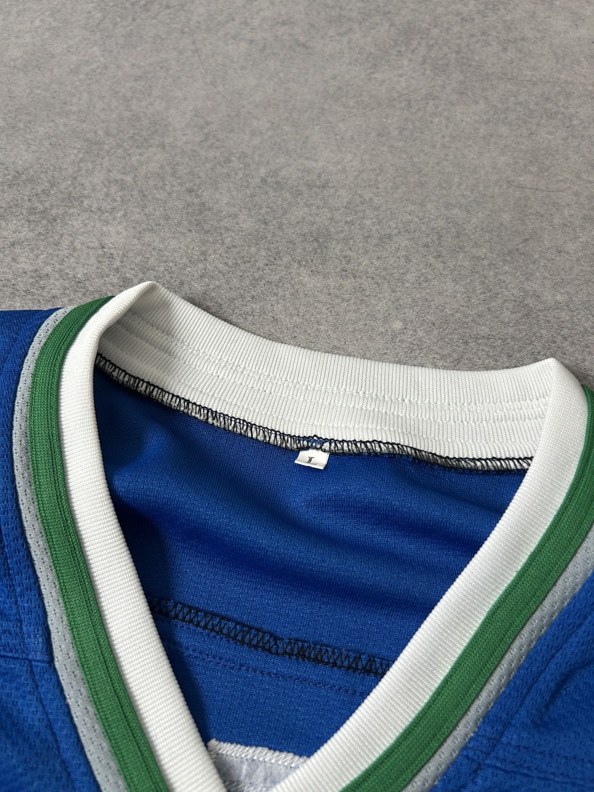 Ccm Vintage Hartford Whalers jersey mens Gordie Howe 9 Size US L / EU 52-54 / 3 - 6 Thumbnail