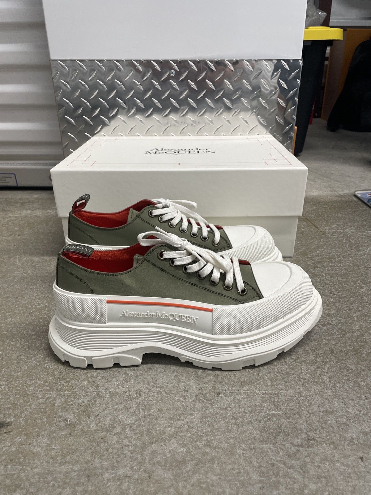 Alexander McQueen Alexander McQueen Olive Converse Sneaker Size US 10 / EU 43 - 3 Thumbnail