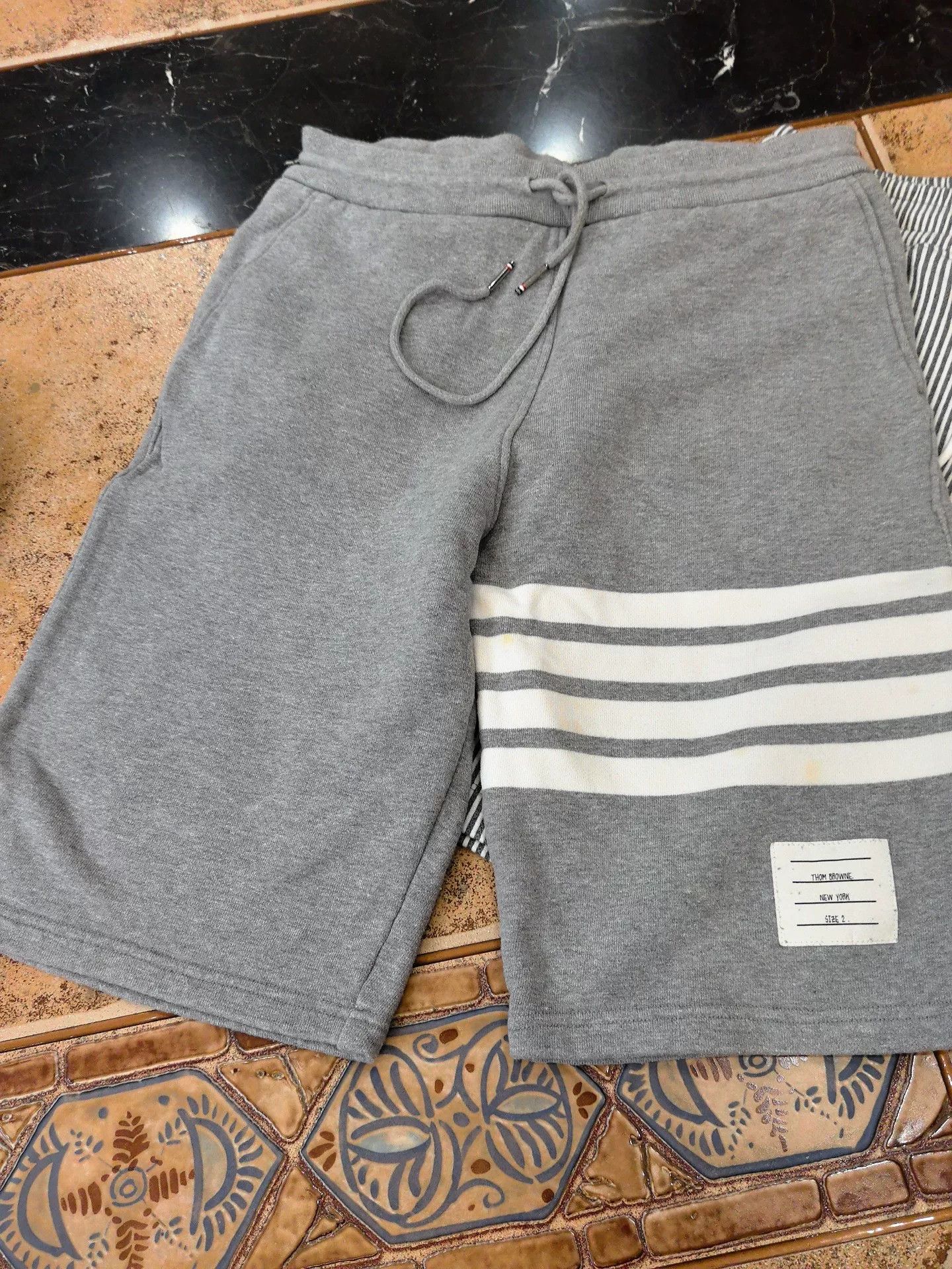 Thom Browne Thom Browne Gray Four-Stripe Shorts Size US 26 / EU 42 - 1 Thumbnail