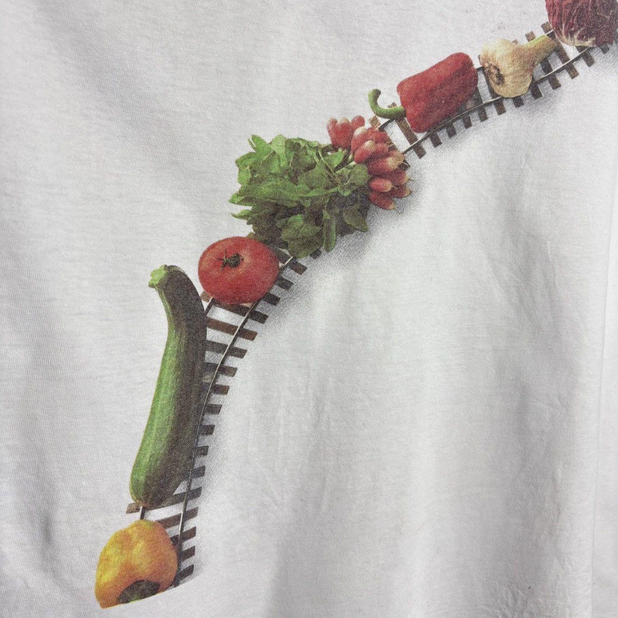 Vintage Vintage 90s Fresh Rail Vegetable Fruits Train T-Shirt Size US XL / EU 56 / 4 - 3 Thumbnail